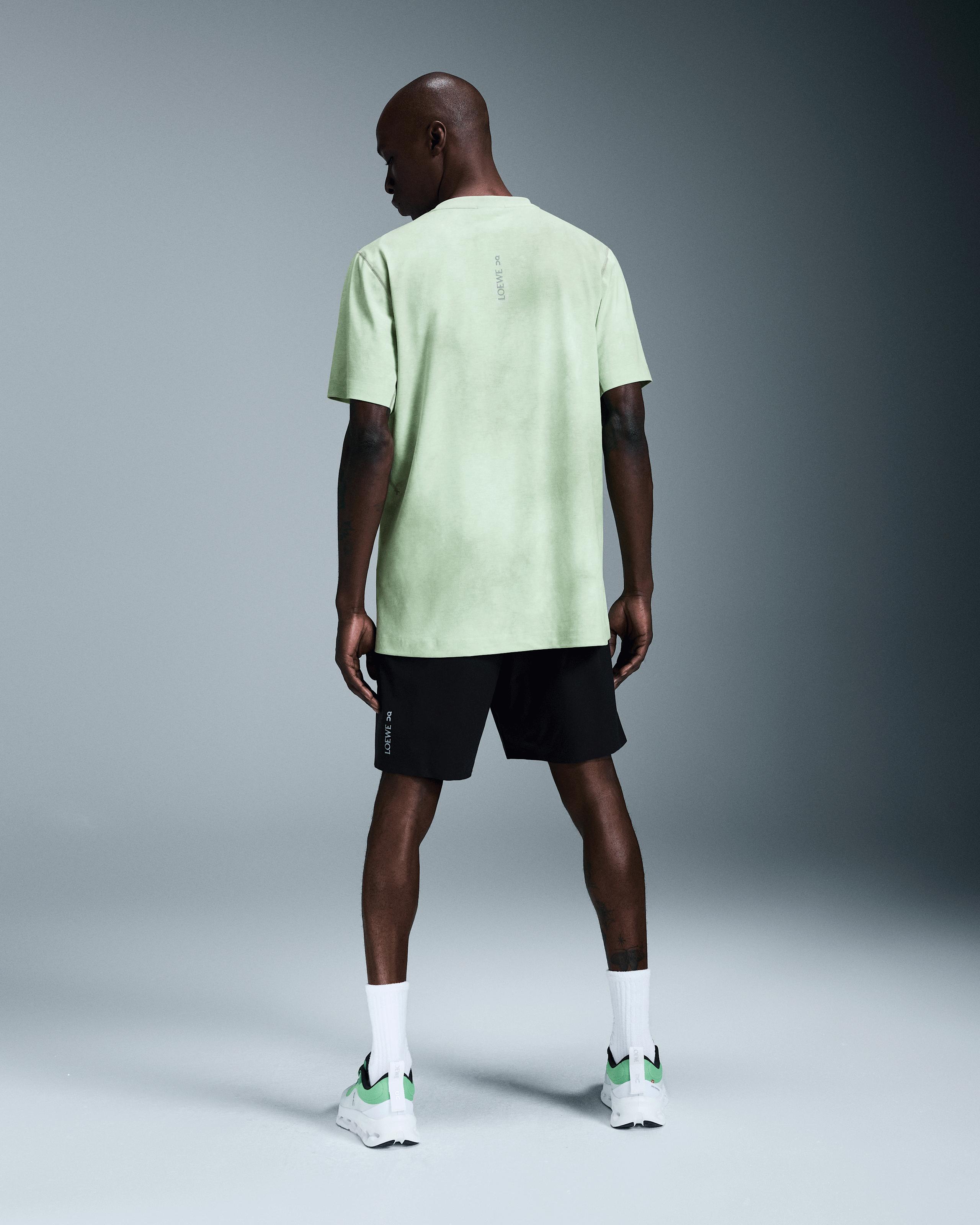 Футболка мужская On Active T-Shirt LOEWE, цвет белый мультиколор (White / Multicolor) — фото 2