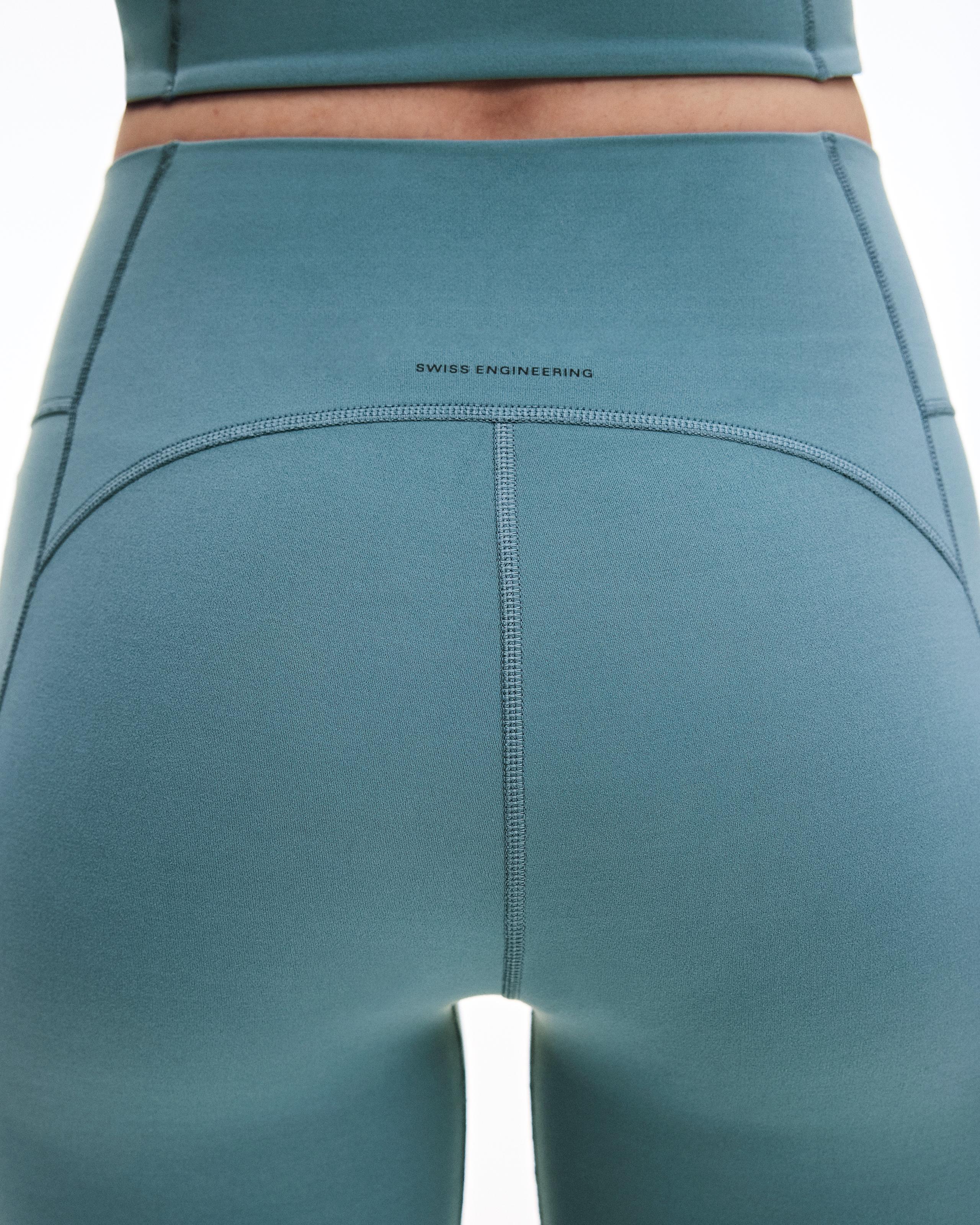 Брюки On Studio Flared Pants 32" женские, агавово-зелёные — фото 7