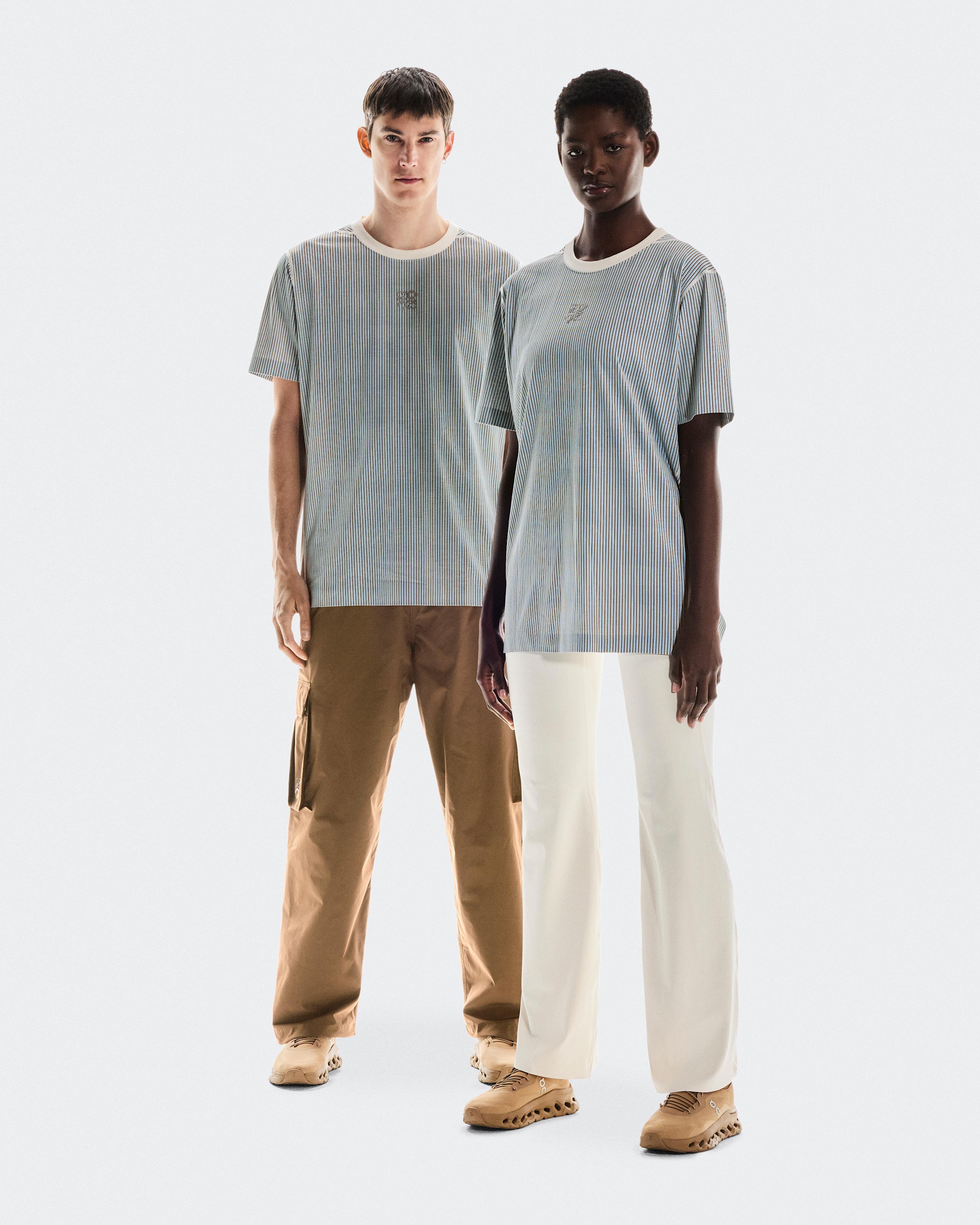 Футболка унисекс On Active T-Shirt LOEWE, цвет бежевый с синим (Beige / Blue) — фото 1