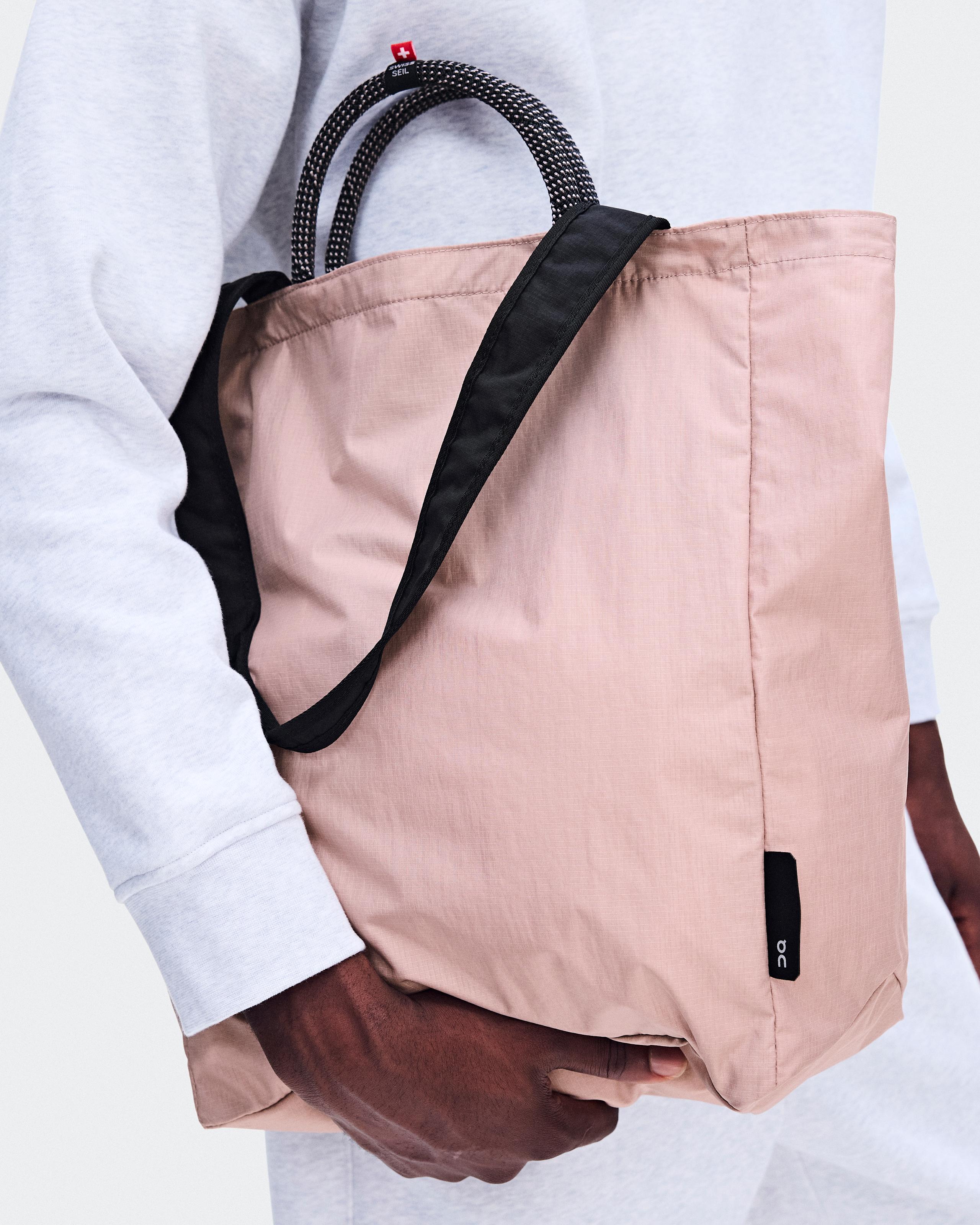 Сумка On Tote Pack 25L, бисквитно-бежевая с чёрным — фото 6
