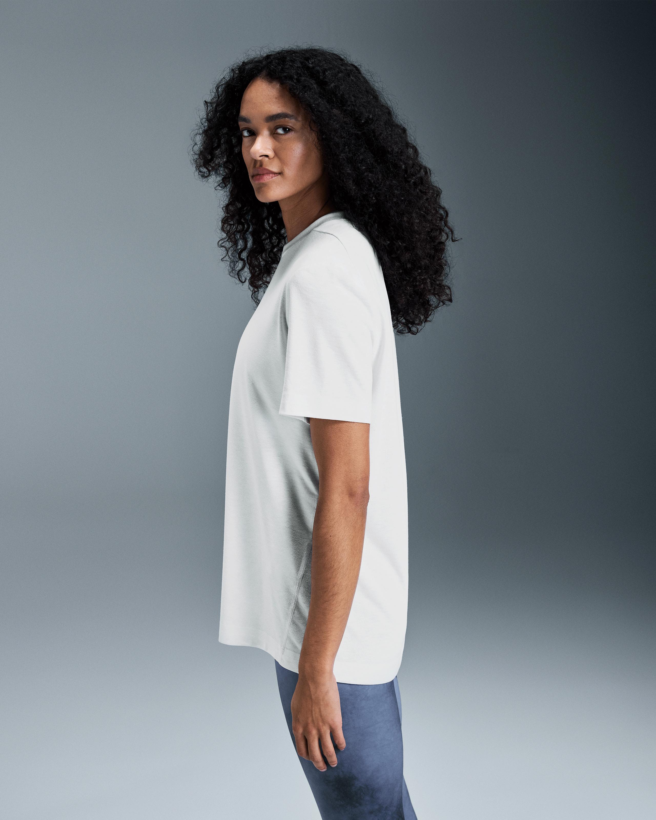 Футболка женская On Active T-Shirt LOEWE, цвет белый (White) — фото 4