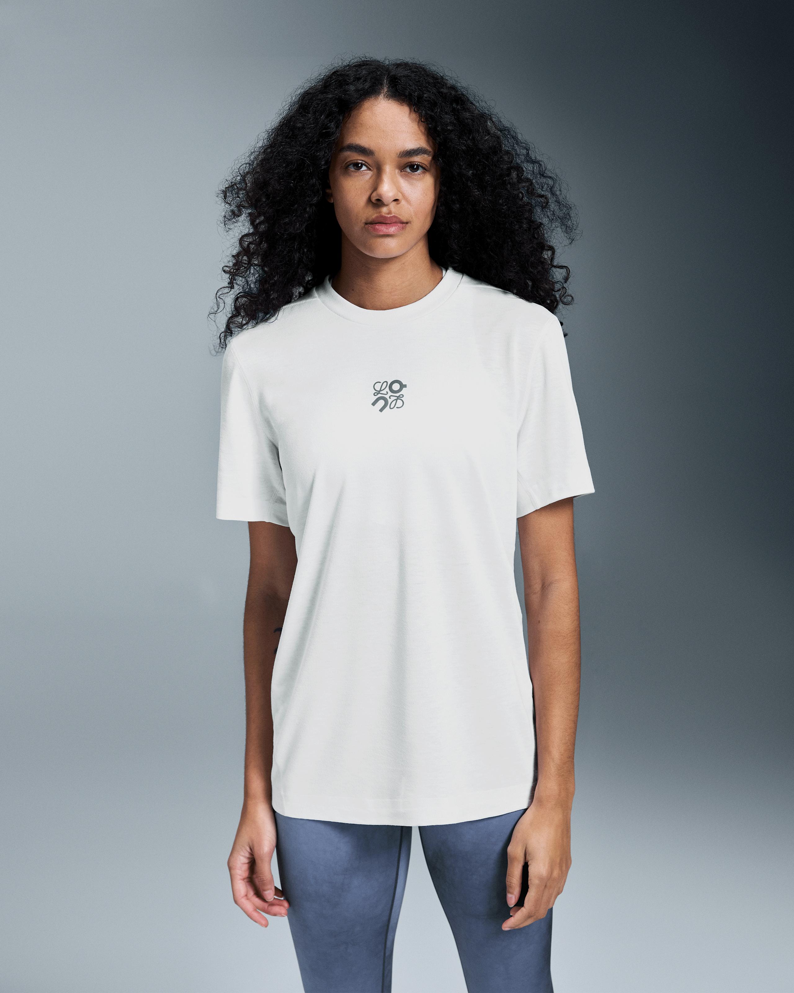 Футболка женская On Active T-Shirt LOEWE, цвет белый (White) — фото 3
