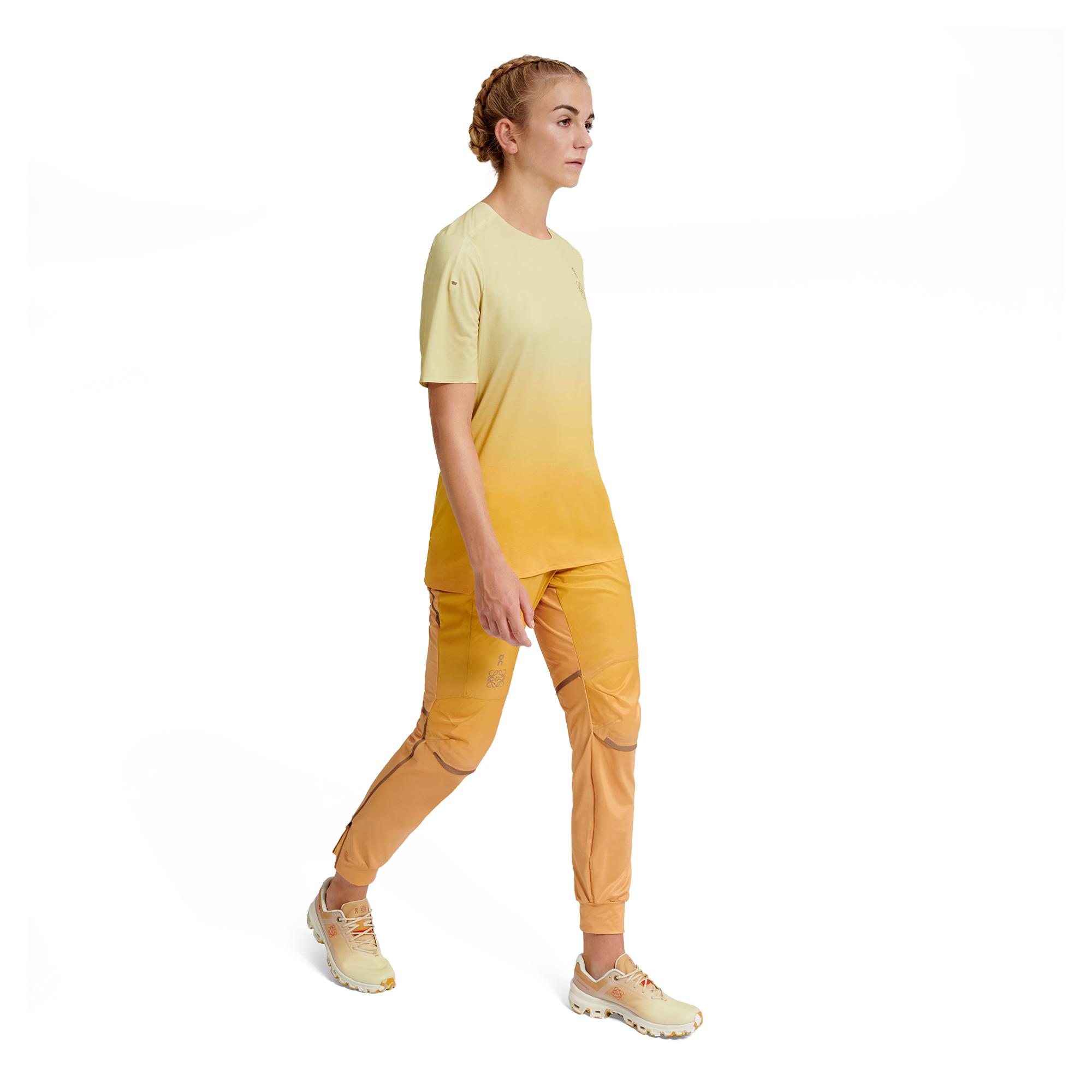 Женская футболка On Performance-T LOEWE, Gradient Orange — фото 2