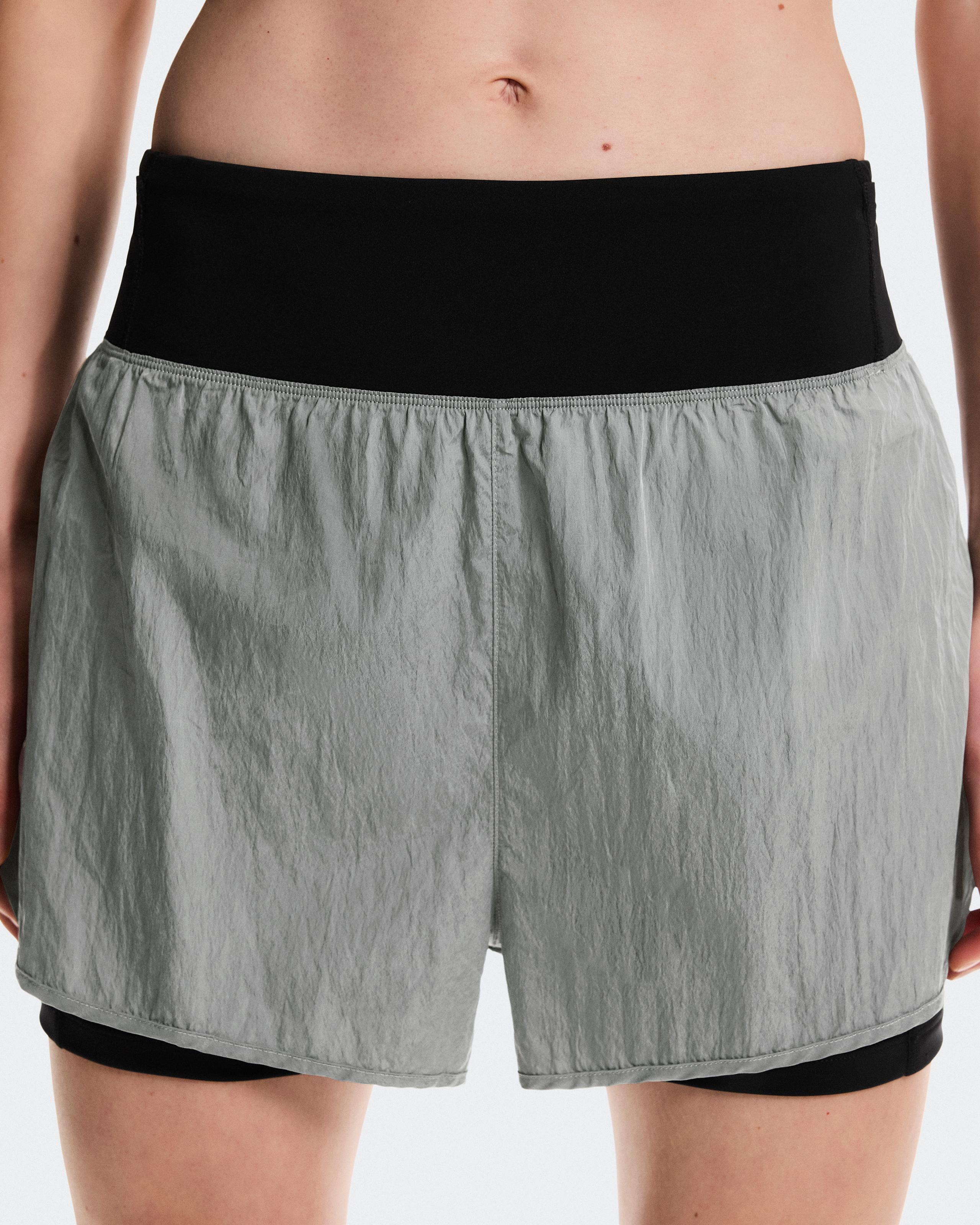 Женские шорты On Performance Volt Shorts, Glacier — фото 4