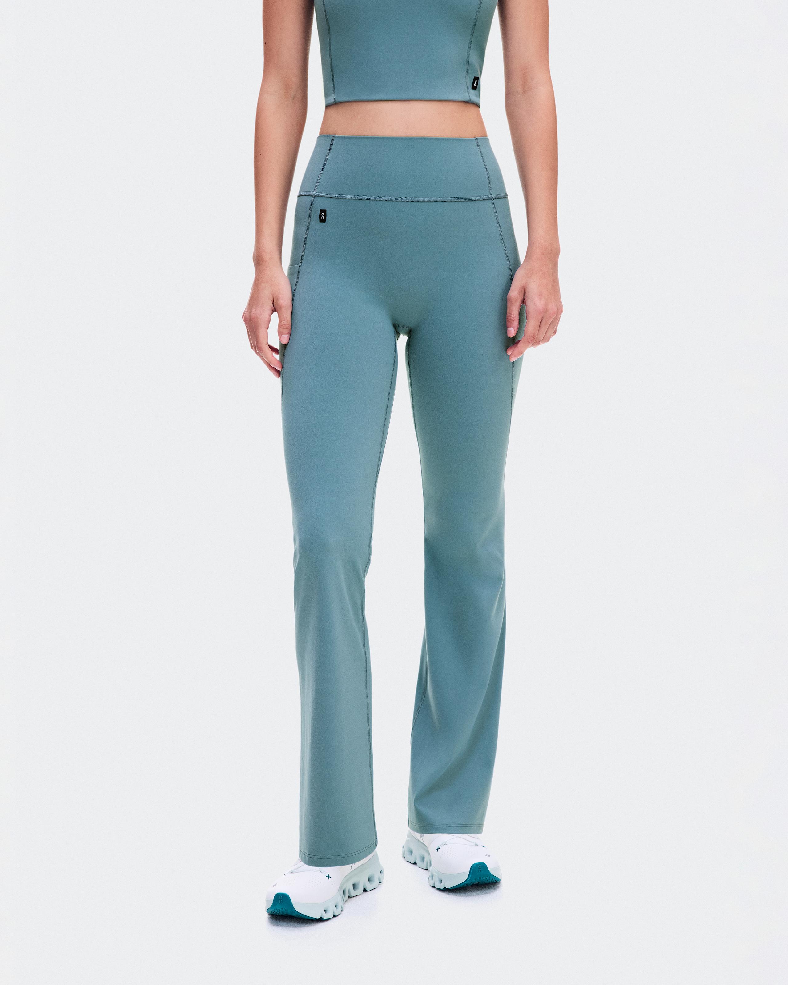 Брюки On Studio Flared Pants 30" женские, агавово-зелёные — фото 2