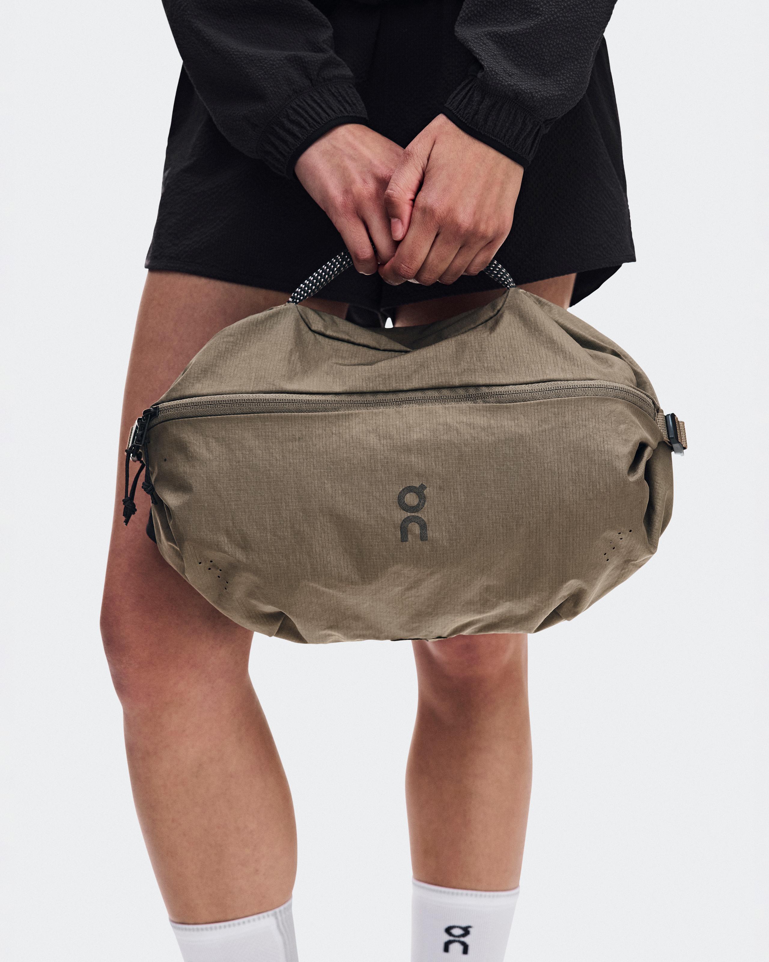 Сумка On Sling Pack 9L, оливковая с чёрным — фото 5