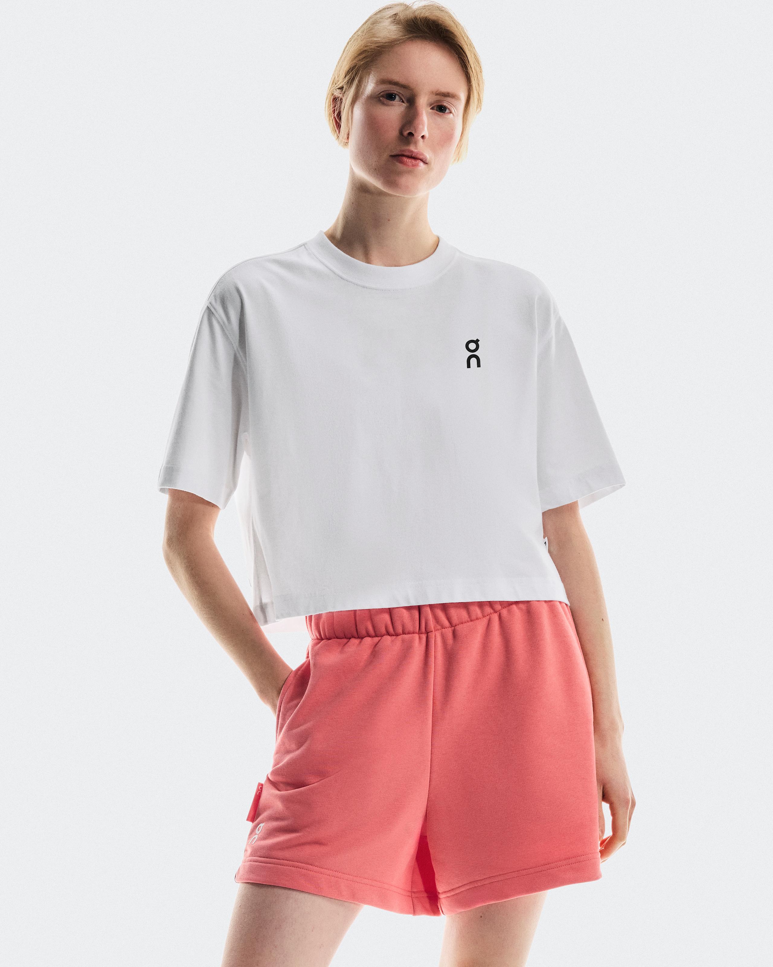 Женские шорты On Club Shorts, Coral — фото 3