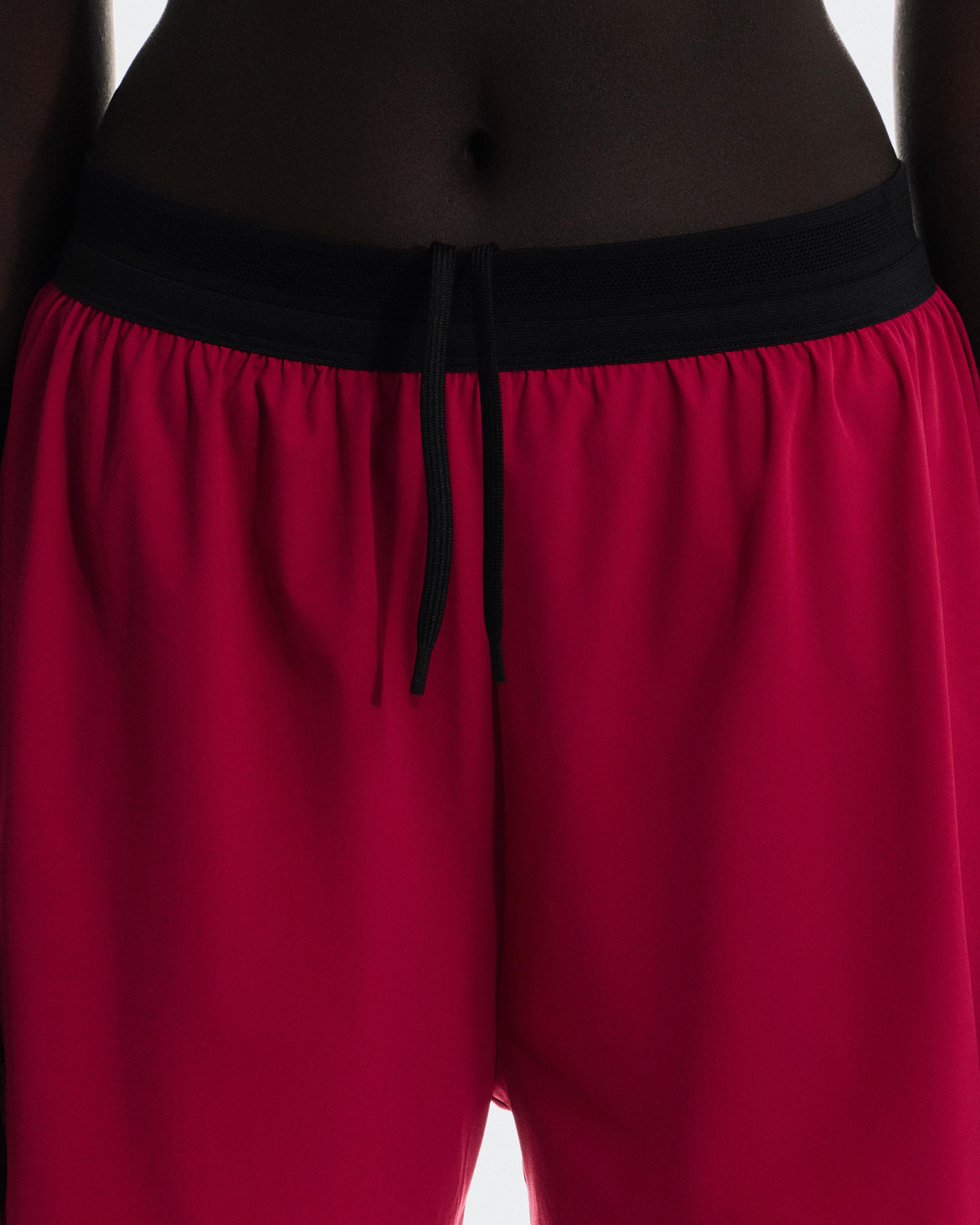 Женские шорты 3" Performance 2/1 Shorts, цвет Grenadine / Black (гранатовый / чёрный) — фото 3