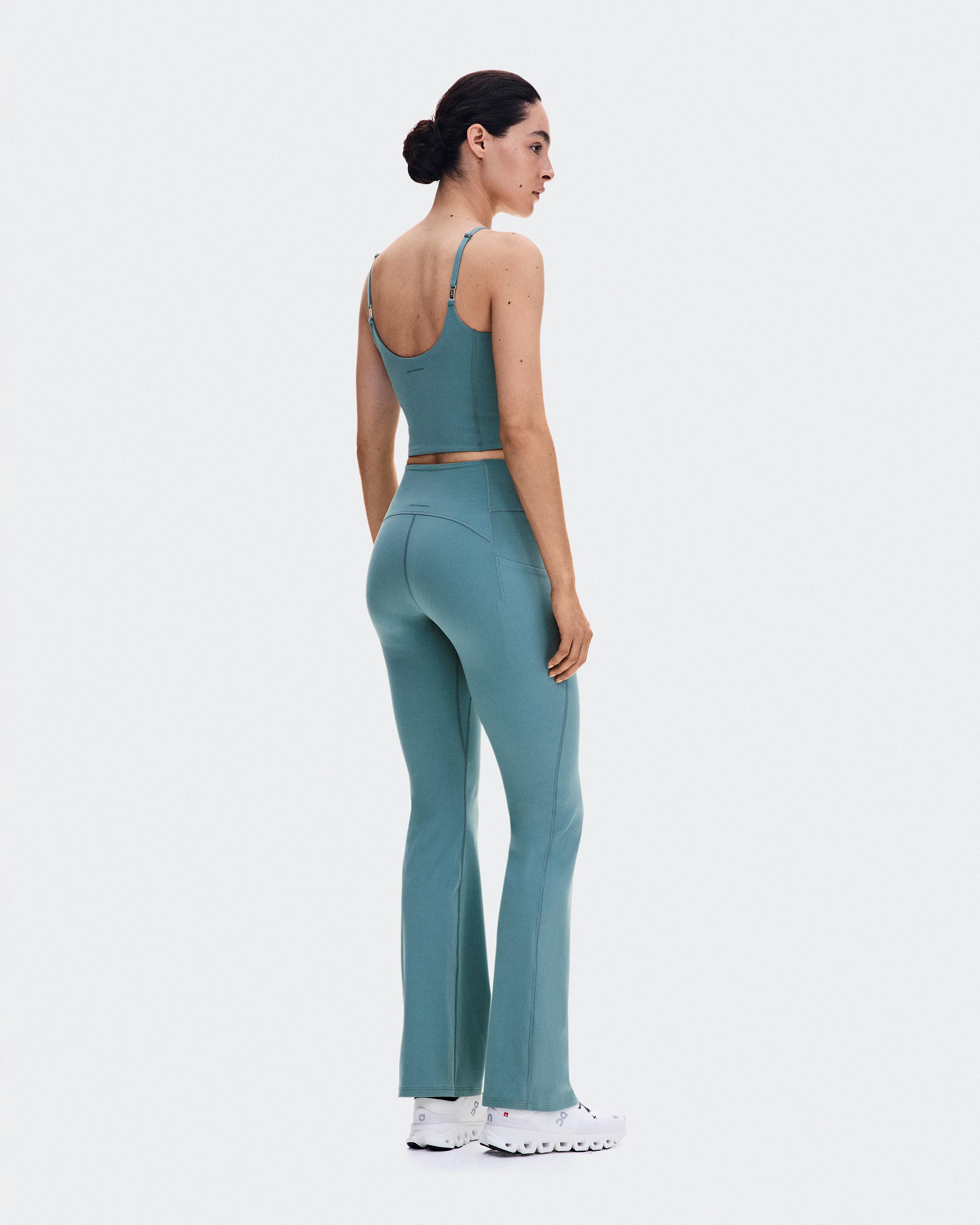 Брюки On Studio Flared Pants 32" женские, агавово-зелёные — фото 3