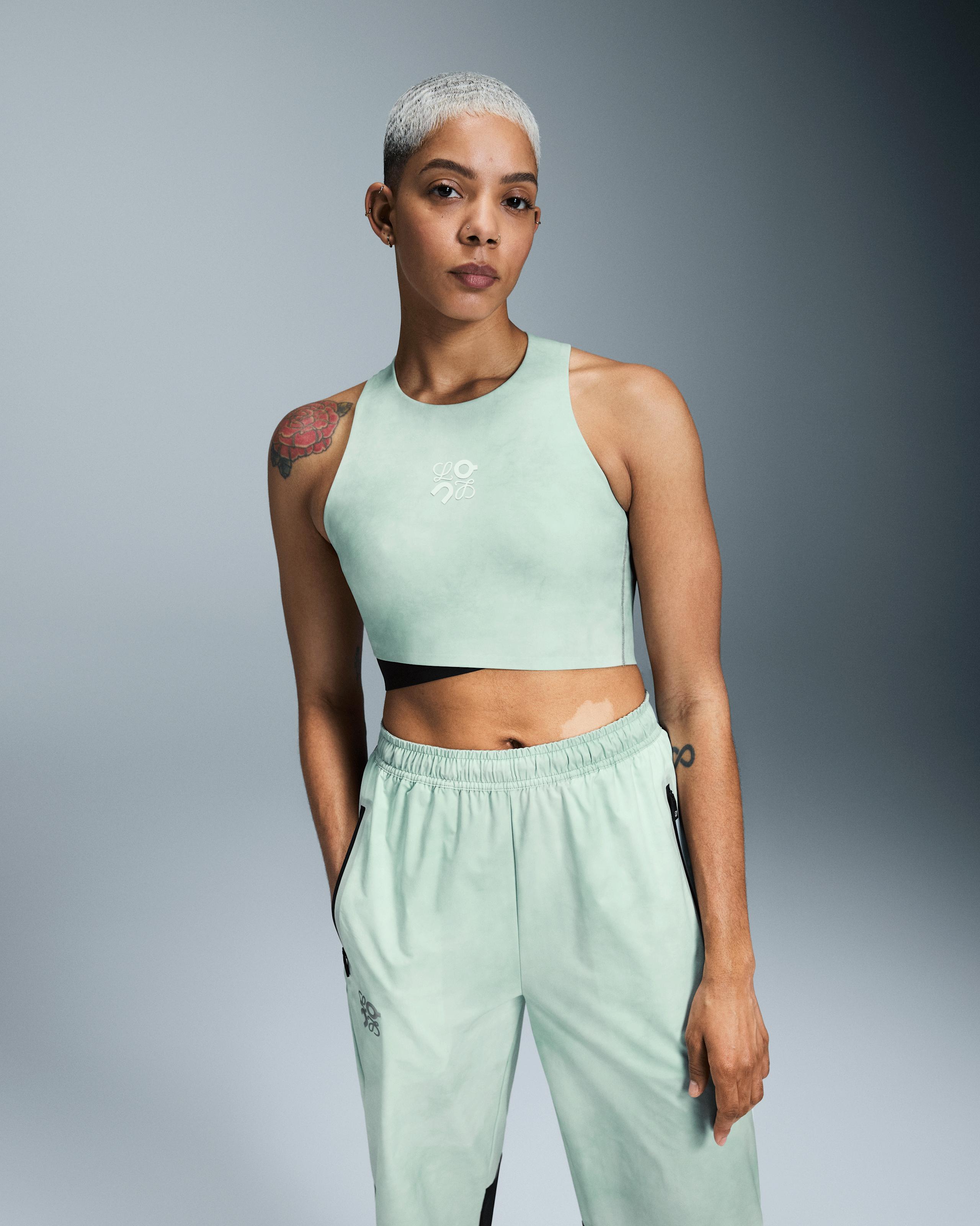 Женский топ On Performance Top LOEWE, White / Multicolor — фото 3