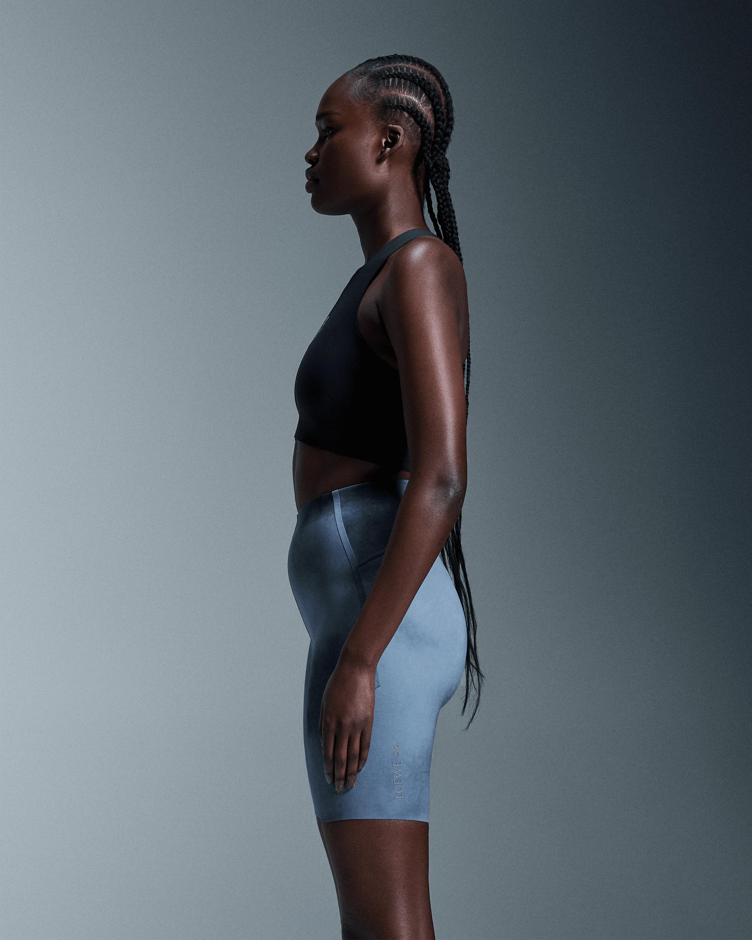 Шорты женские On Active Shorts LOEWE, цвет синий мультиколор (Blue / Multicolor) — фото 4