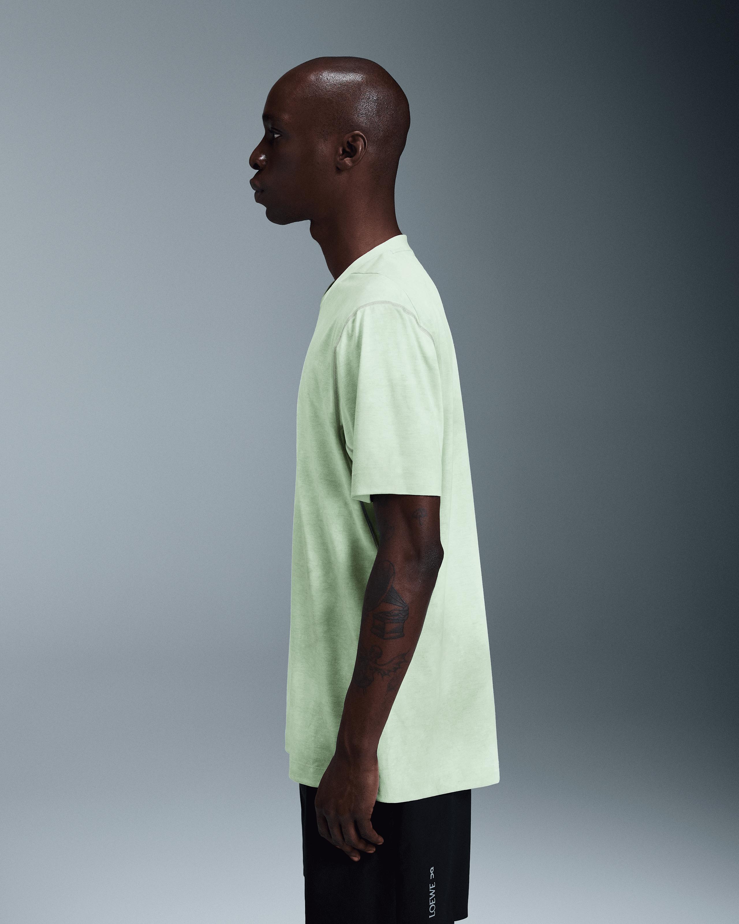 Футболка мужская On Active T-Shirt LOEWE, цвет белый мультиколор (White / Multicolor) — фото 4