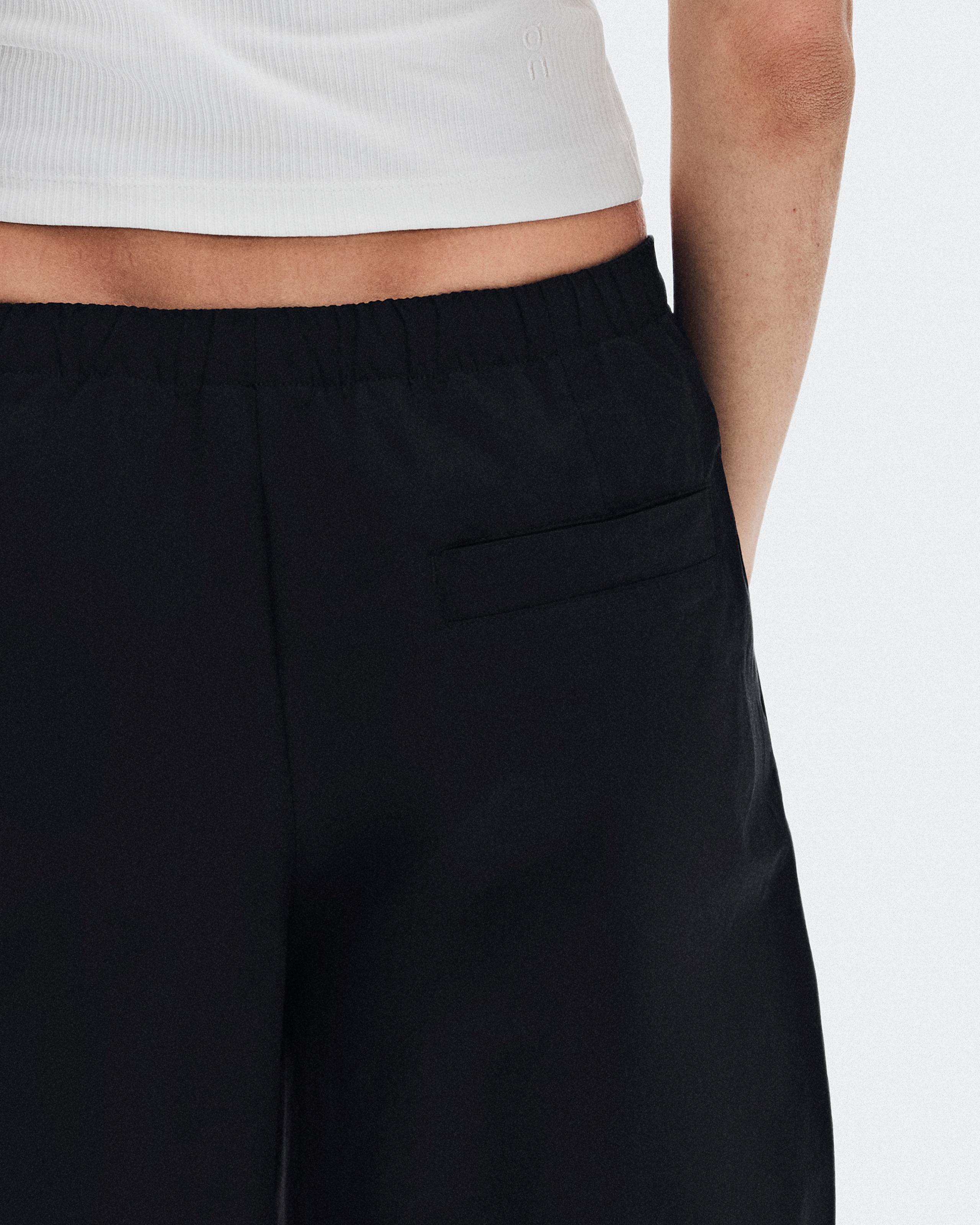 Шорты женские On Bermuda Shorts (чёрный) — фото 8