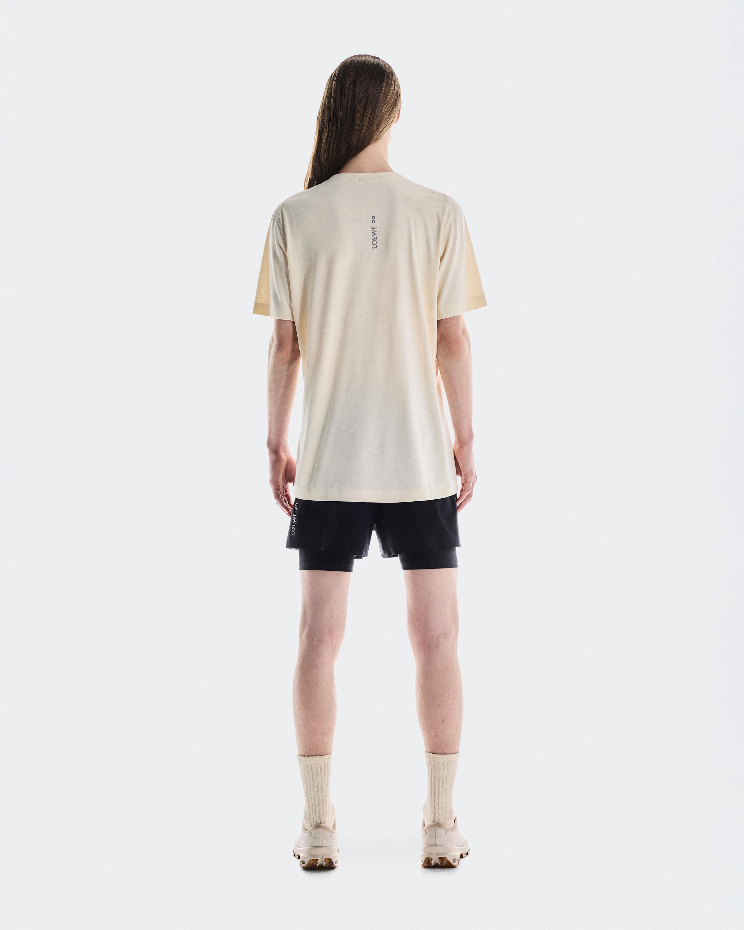 Футболка Active T-Shirt LOEWE, цвет слоновой кости — фото 2