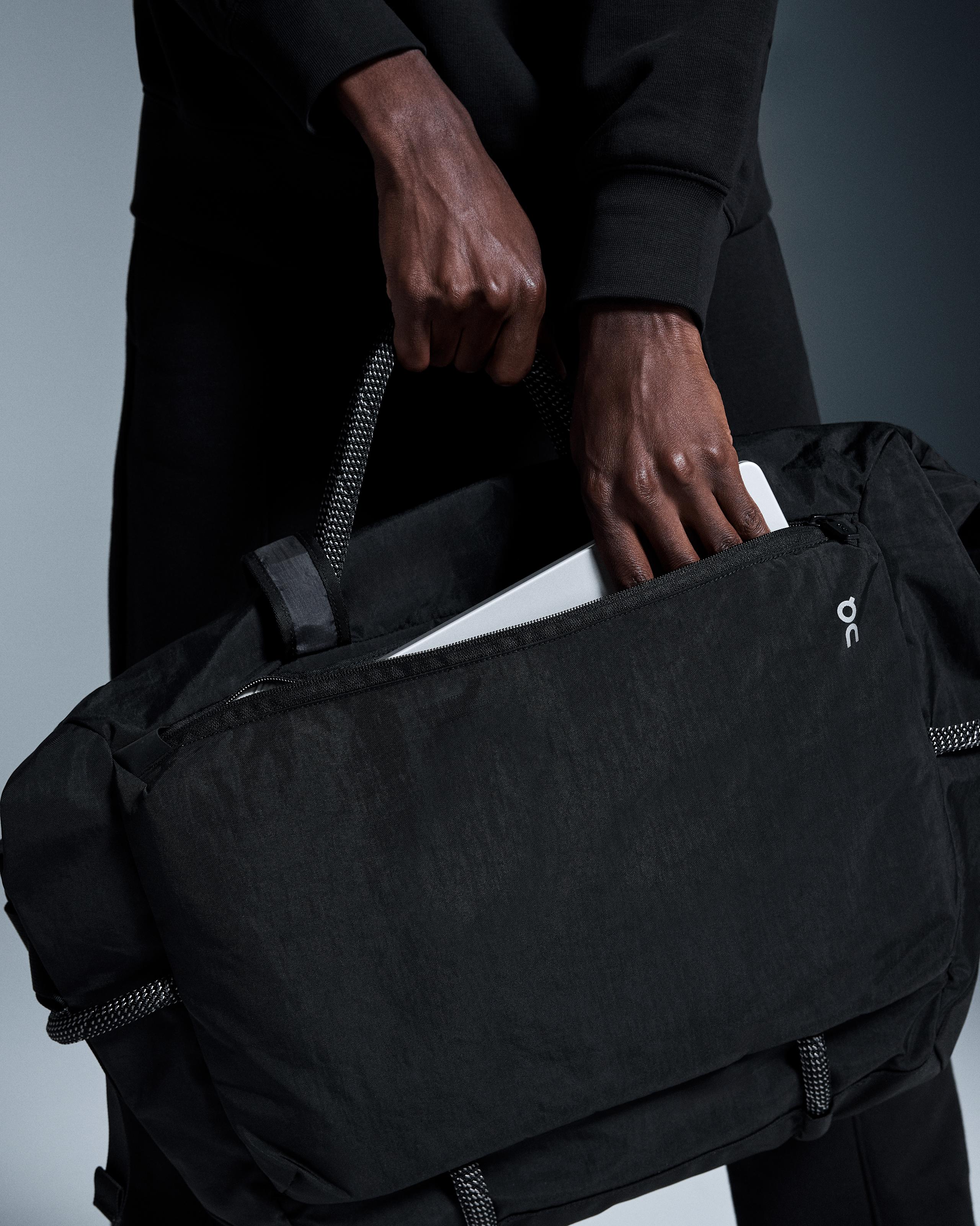 Спортивная сумка On Track Pack 40L Elite, чёрная с графитовым — фото 8