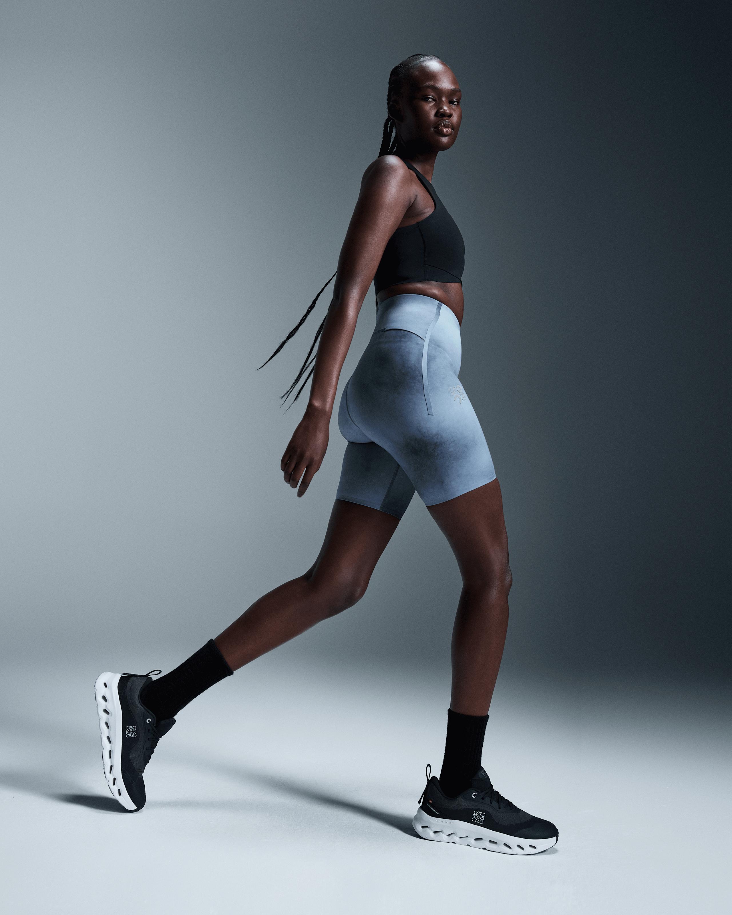 Шорты женские On Active Shorts LOEWE, цвет синий мультиколор (Blue / Multicolor) — фото 6