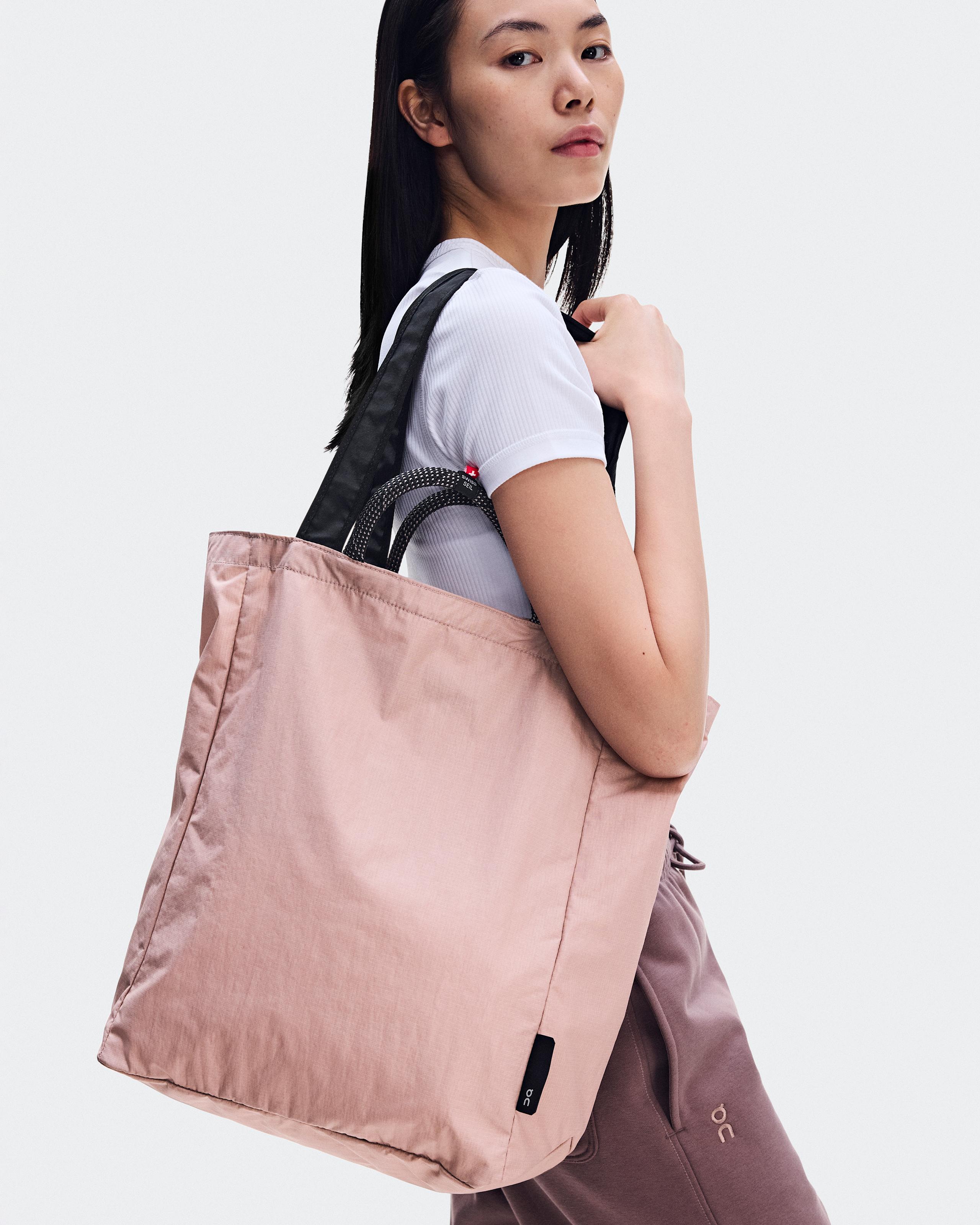 Сумка On Tote Pack 25L, бисквитно-бежевая с чёрным — фото 3