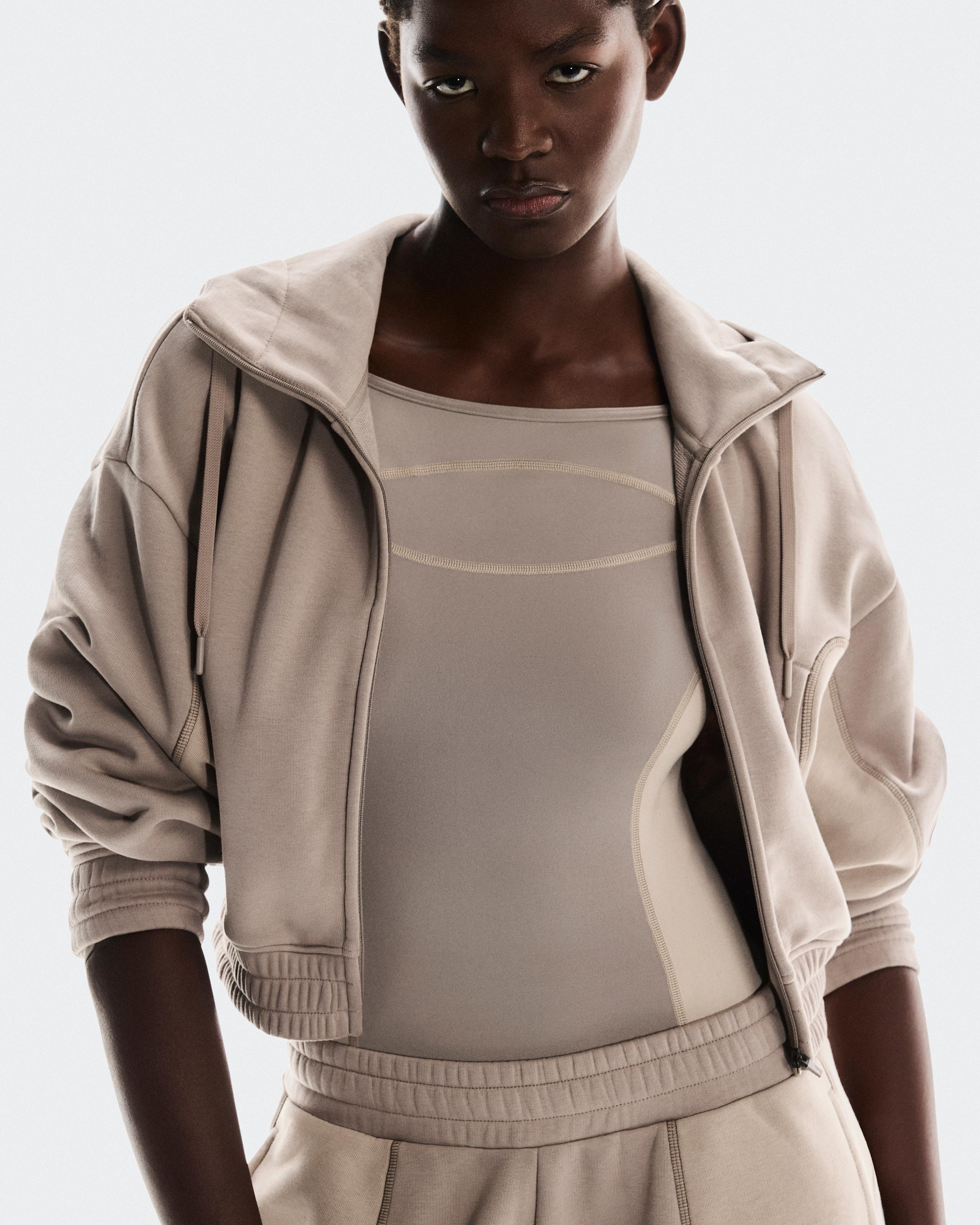 Женское худи On Club Cropped Hoodie FKA twigs, пепельно-серое / песочное — фото 7