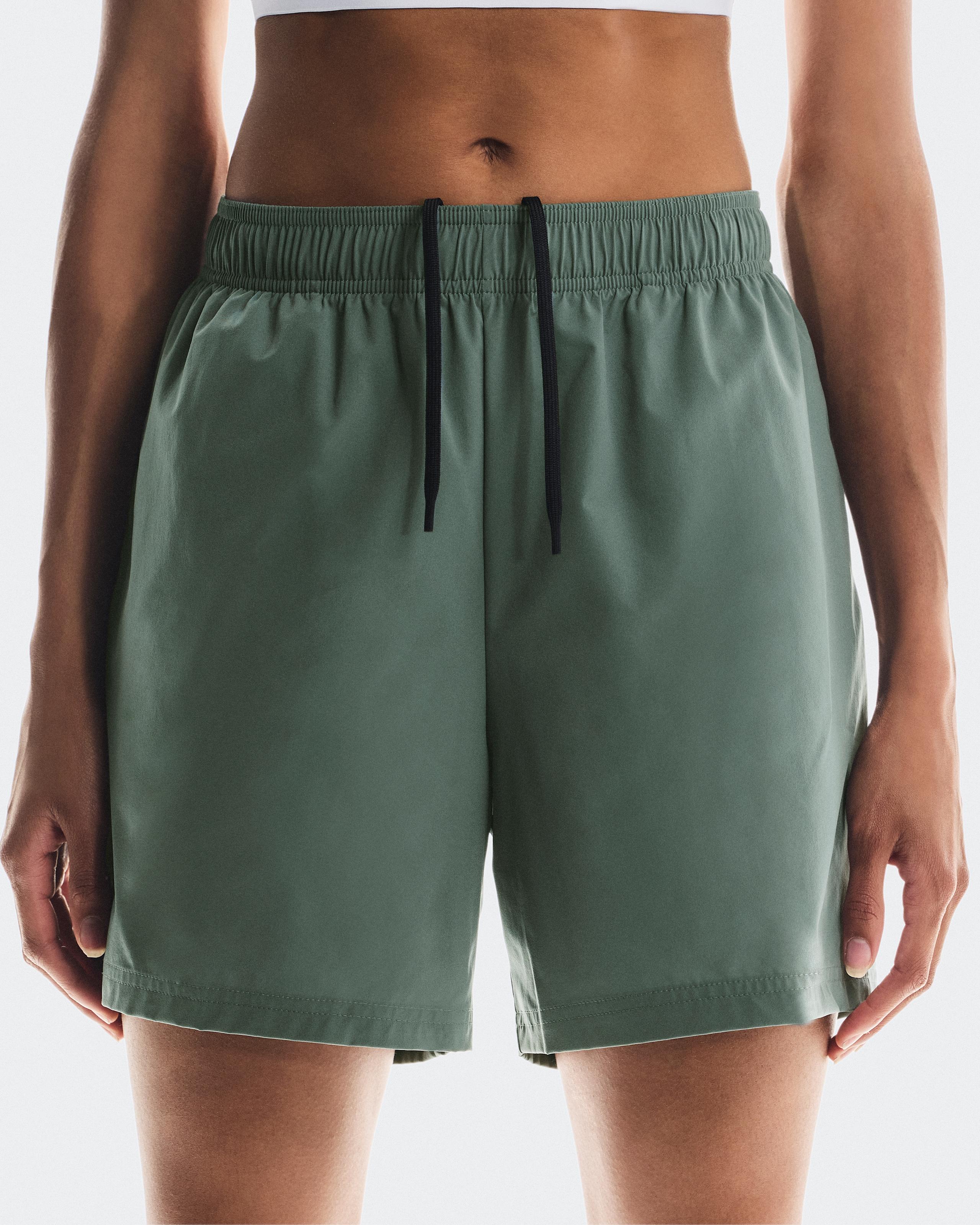 Женские шорты 5" Core Shorts, оливковый — фото 4