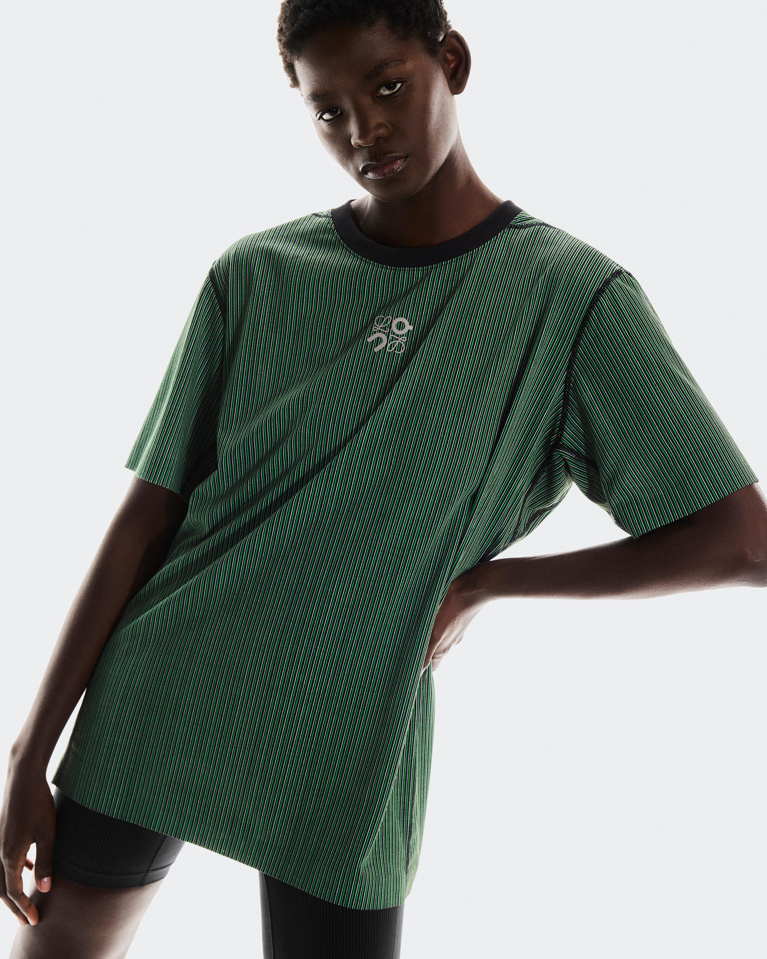 Футболка унисекс On Active T-Shirt LOEWE, цвет зелёный с чёрным (Green / Black) — фото 4