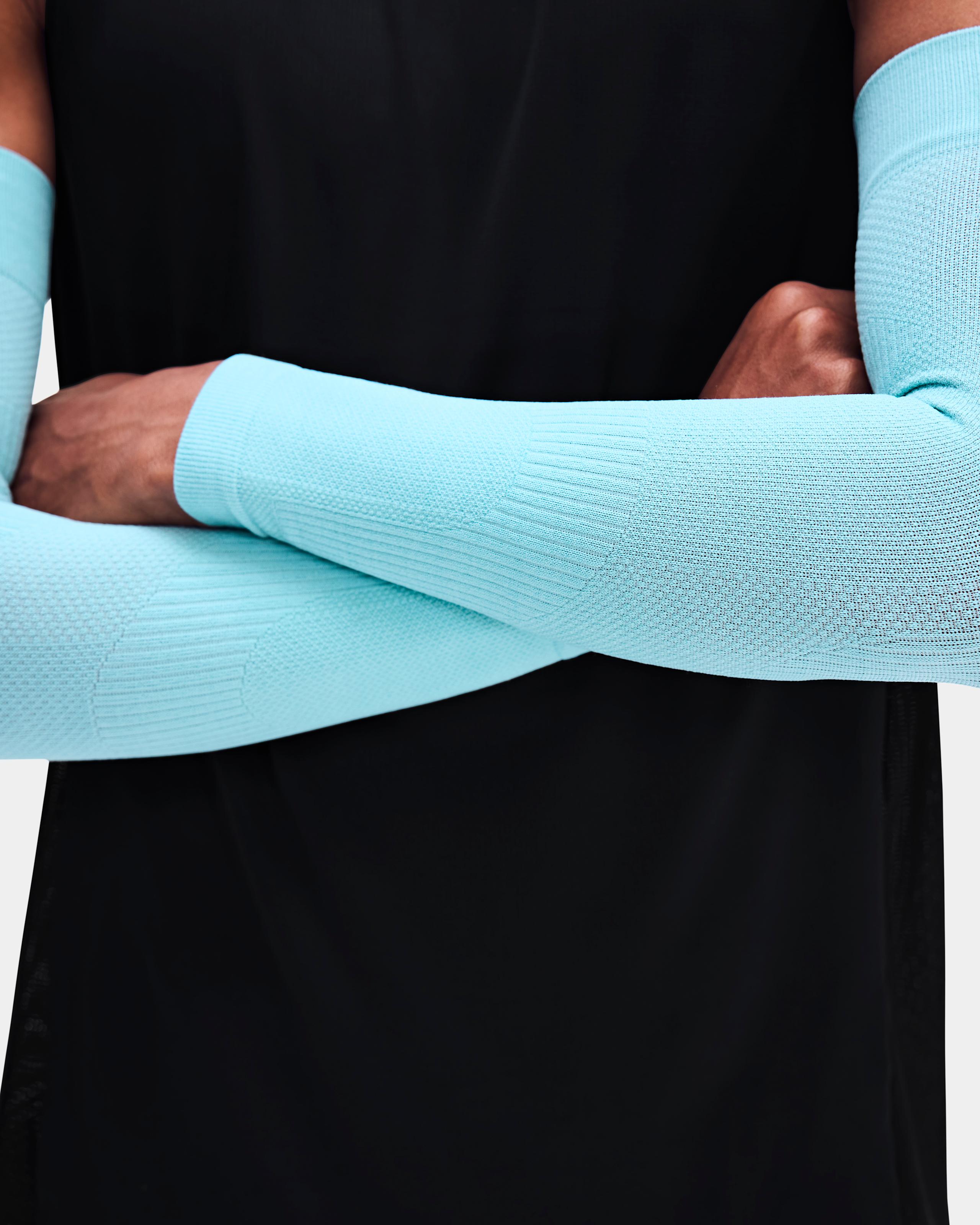 Беговые рукава Performance Arm Sleeves выбеленный серый — фото 5