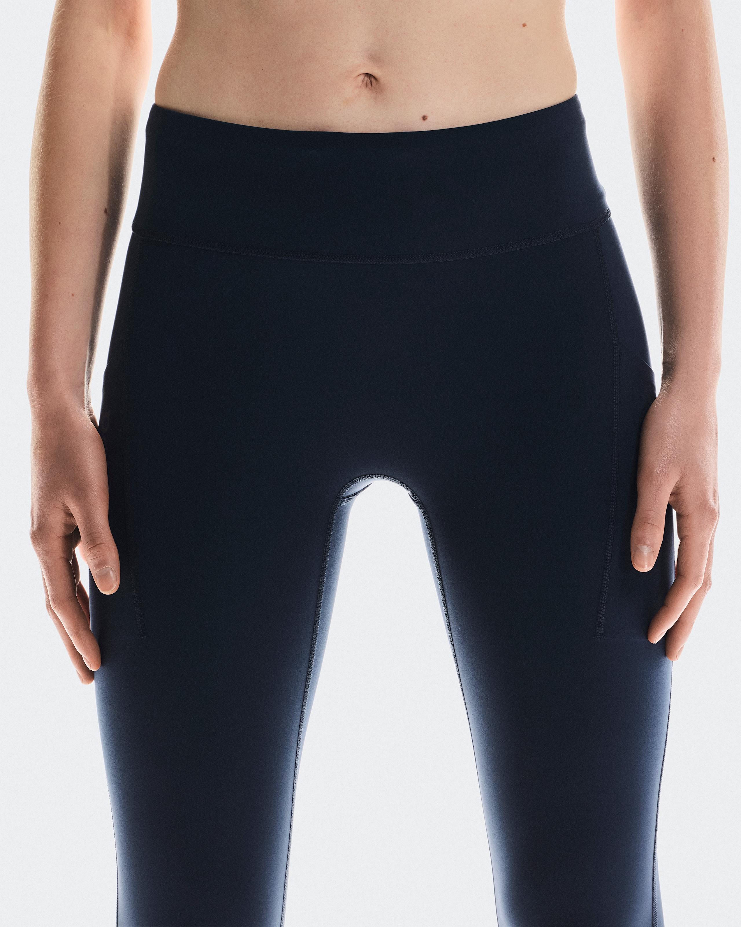 Женские тайтсы On Performance Tights 7/8, Navy — фото 4