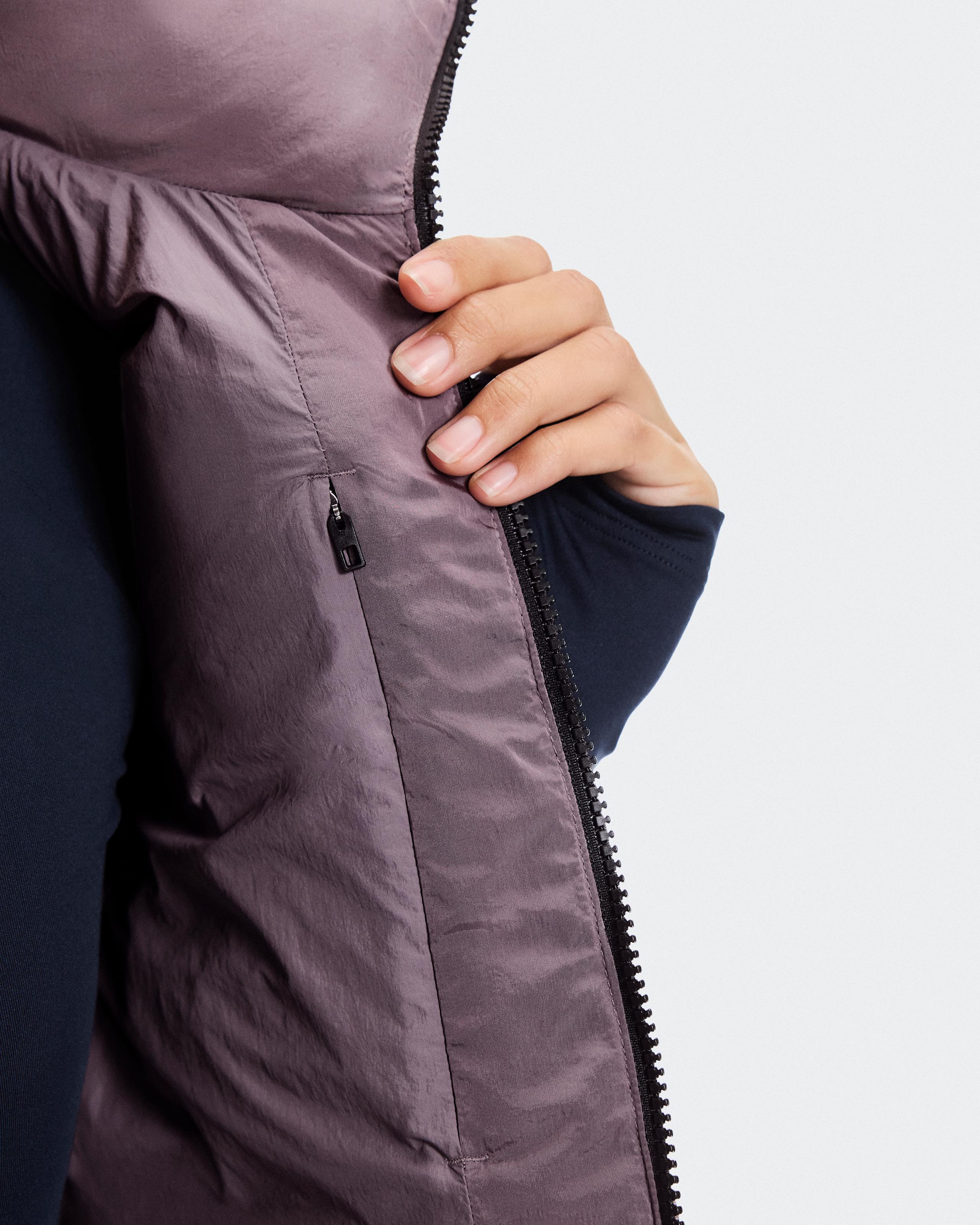 Женский утеплённый жилет All-Day Puffer Vest, песочный (Gobi) — фото 8