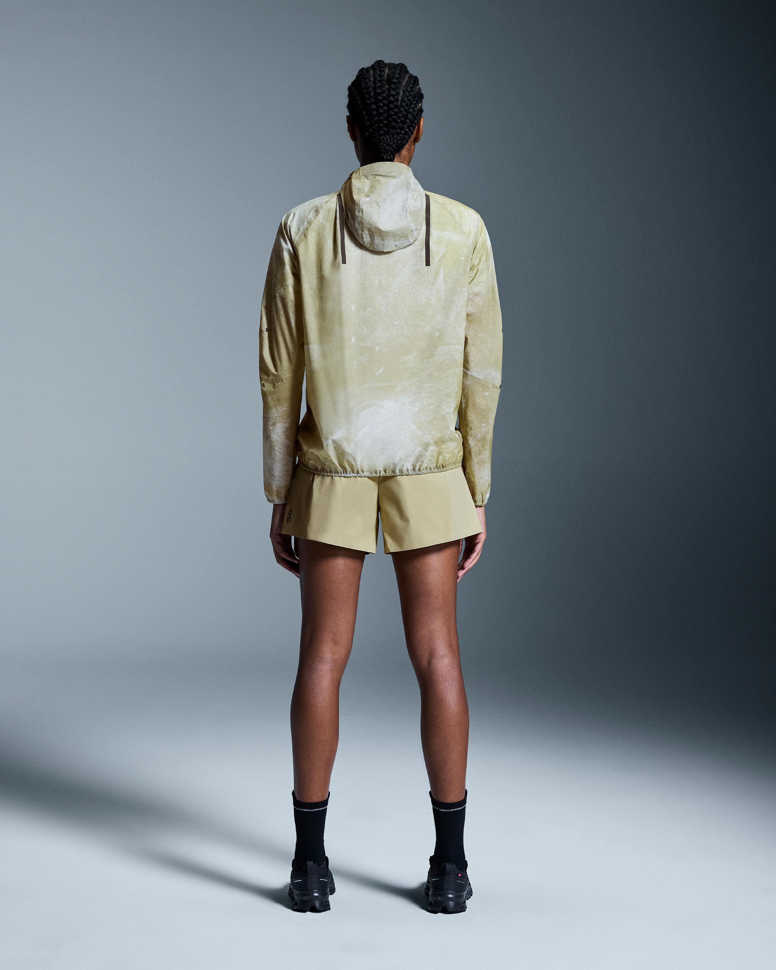 Женская куртка On Ultra Jacket, White / Caper — фото 2