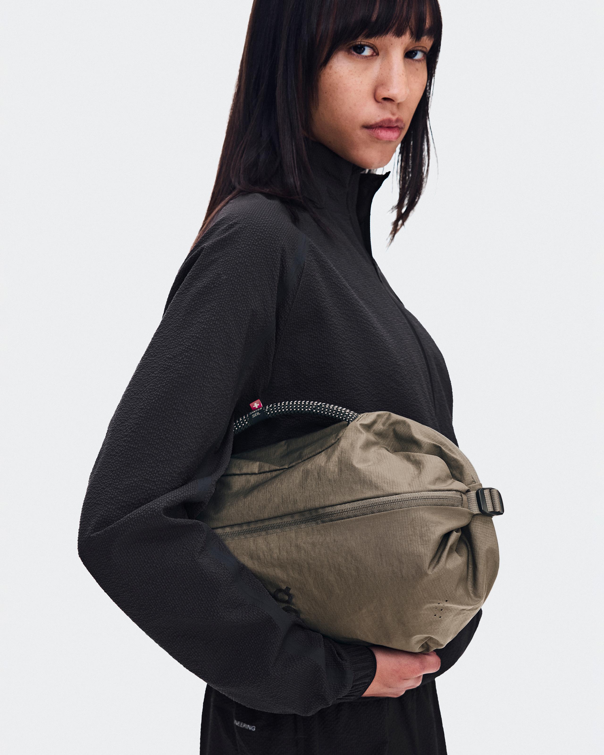 Сумка On Sling Pack 9L, оливковая с чёрным — фото 6
