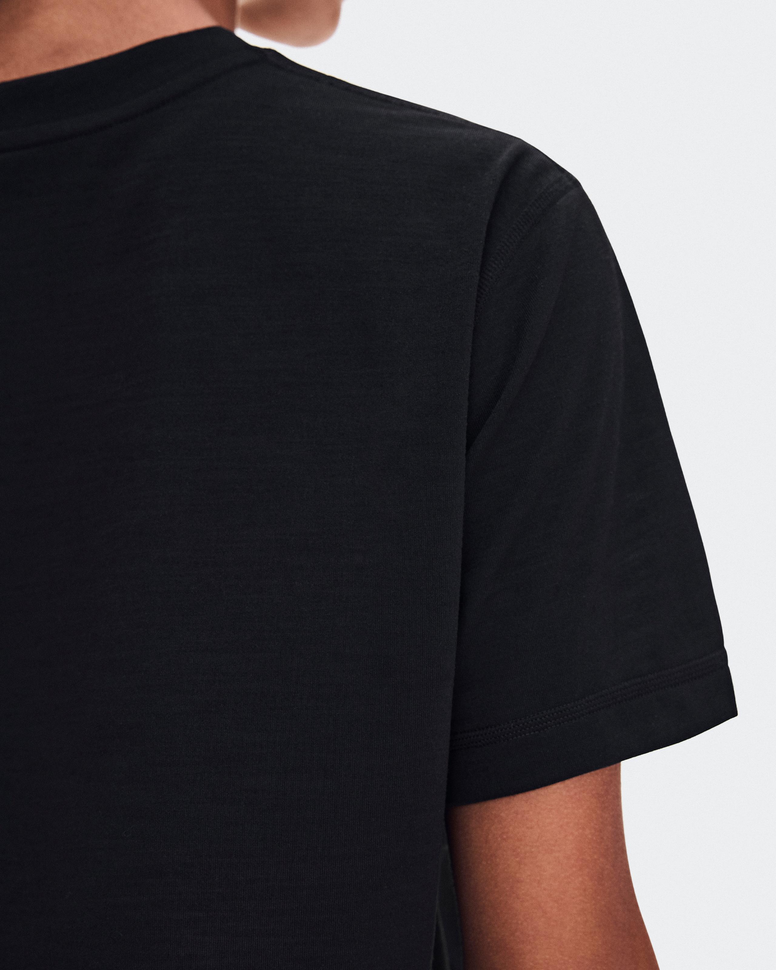 Женская укороченная футболка Train-T Crop, цвет чёрный (Black) — фото 4