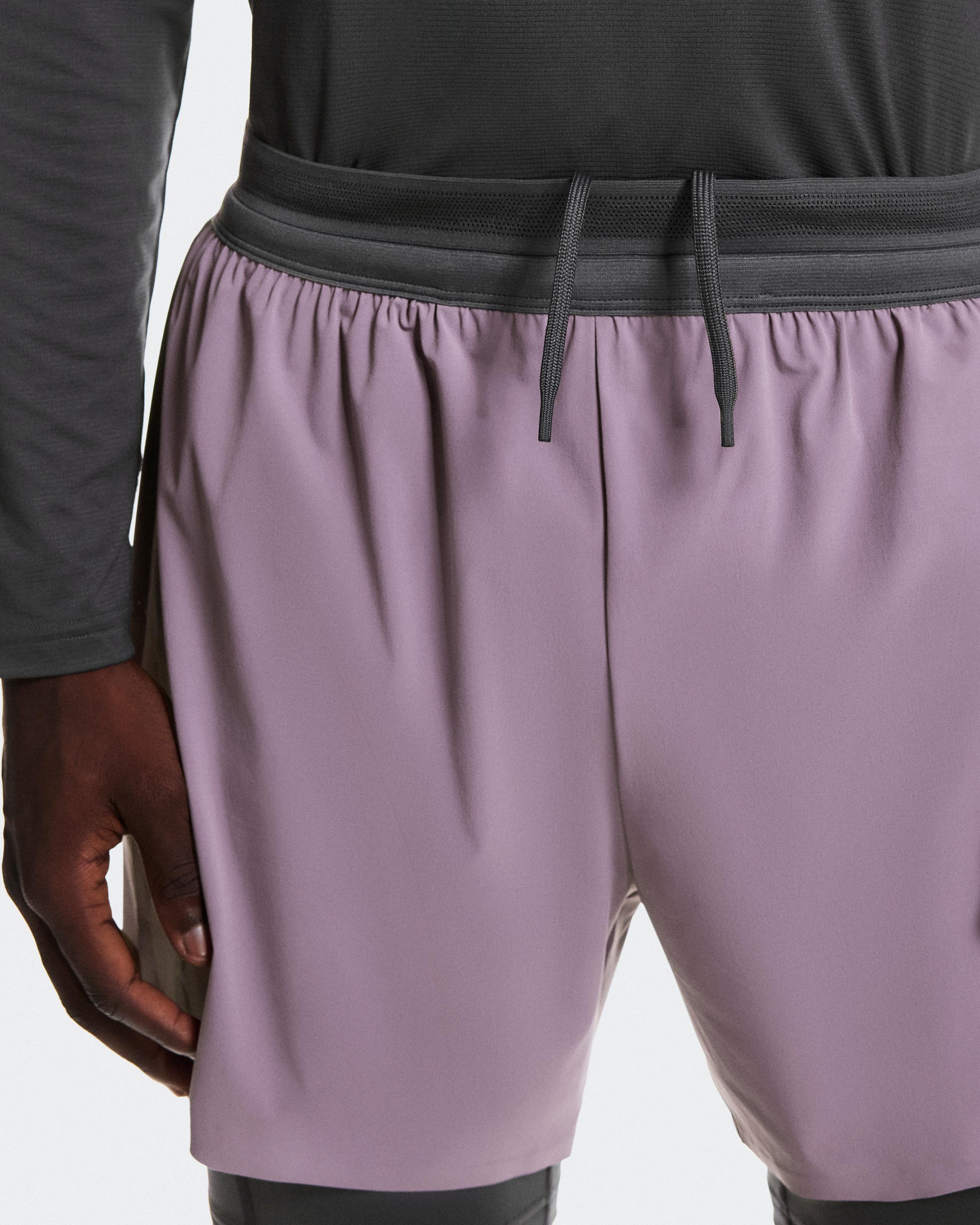Мужские шорты 5" Performance 2/1 Shorts, ежевичный с графитовым — фото 4