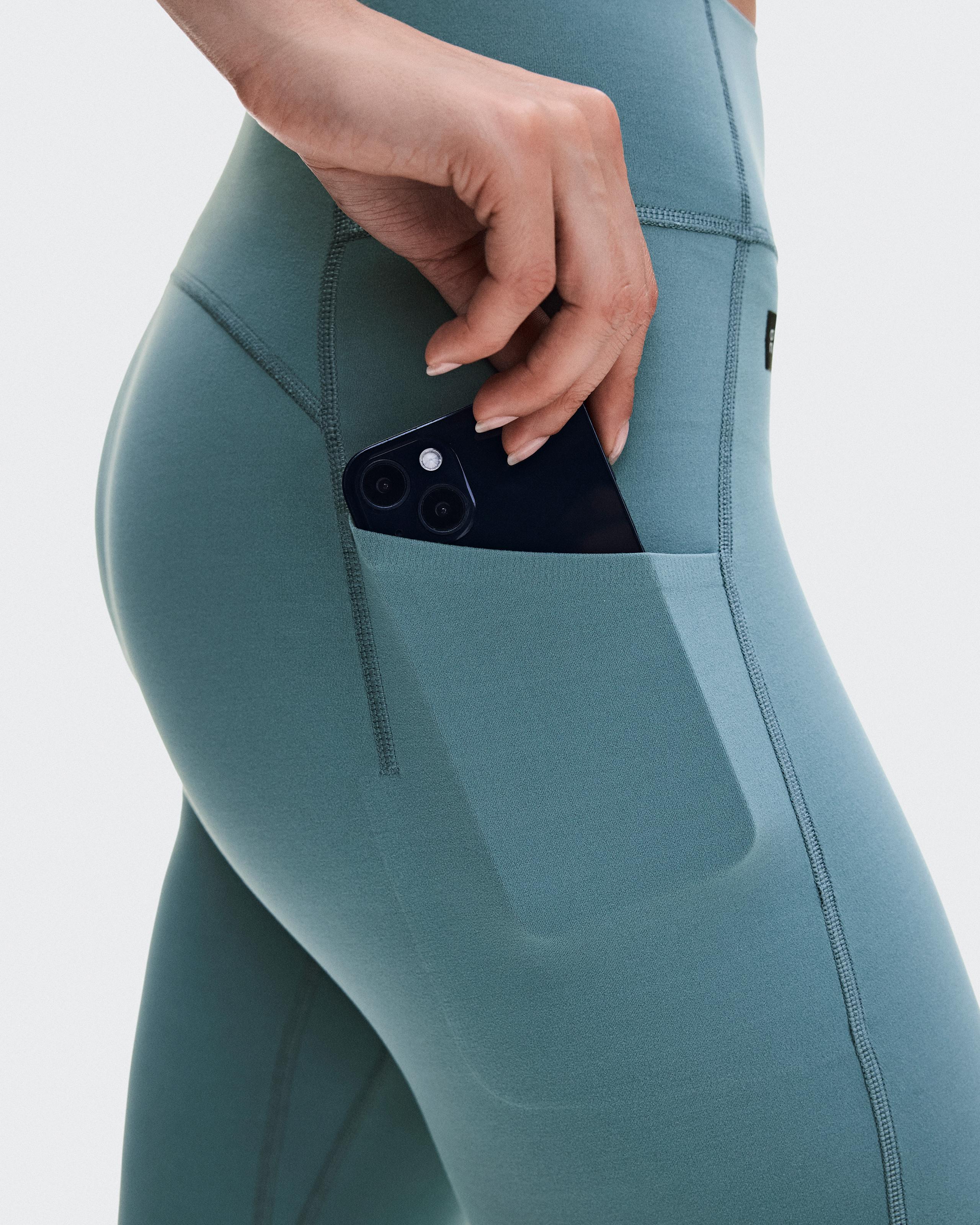 Брюки On Studio Flared Pants 32" женские, агавово-зелёные — фото 6