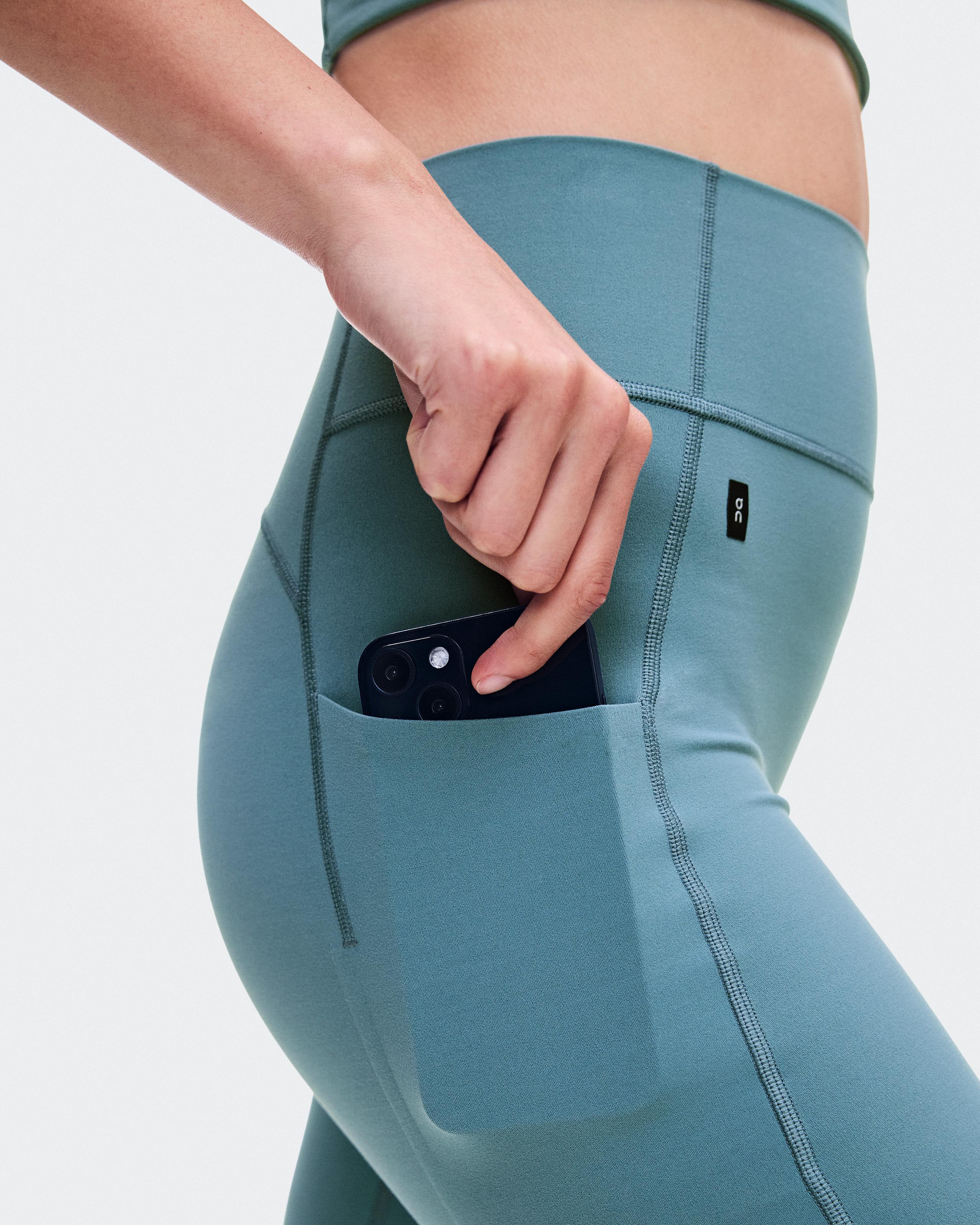 Брюки On Studio Flared Pants 30" женские, агавово-зелёные — фото 6