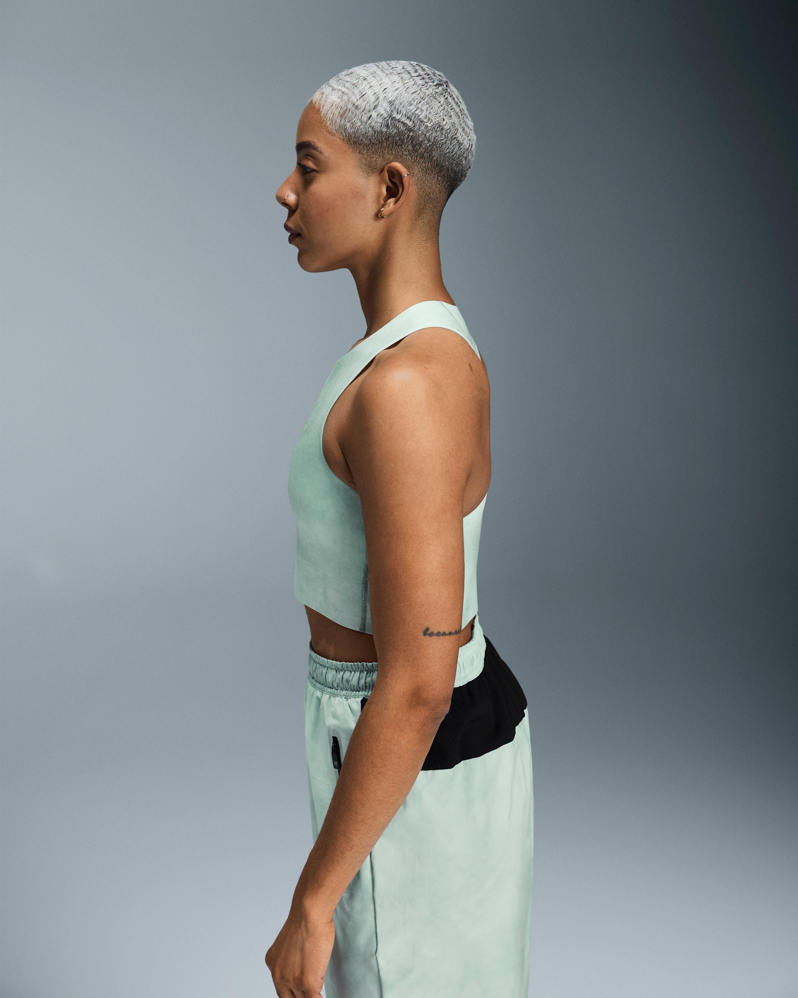 Женский топ On Performance Top LOEWE, White / Multicolor — фото 4