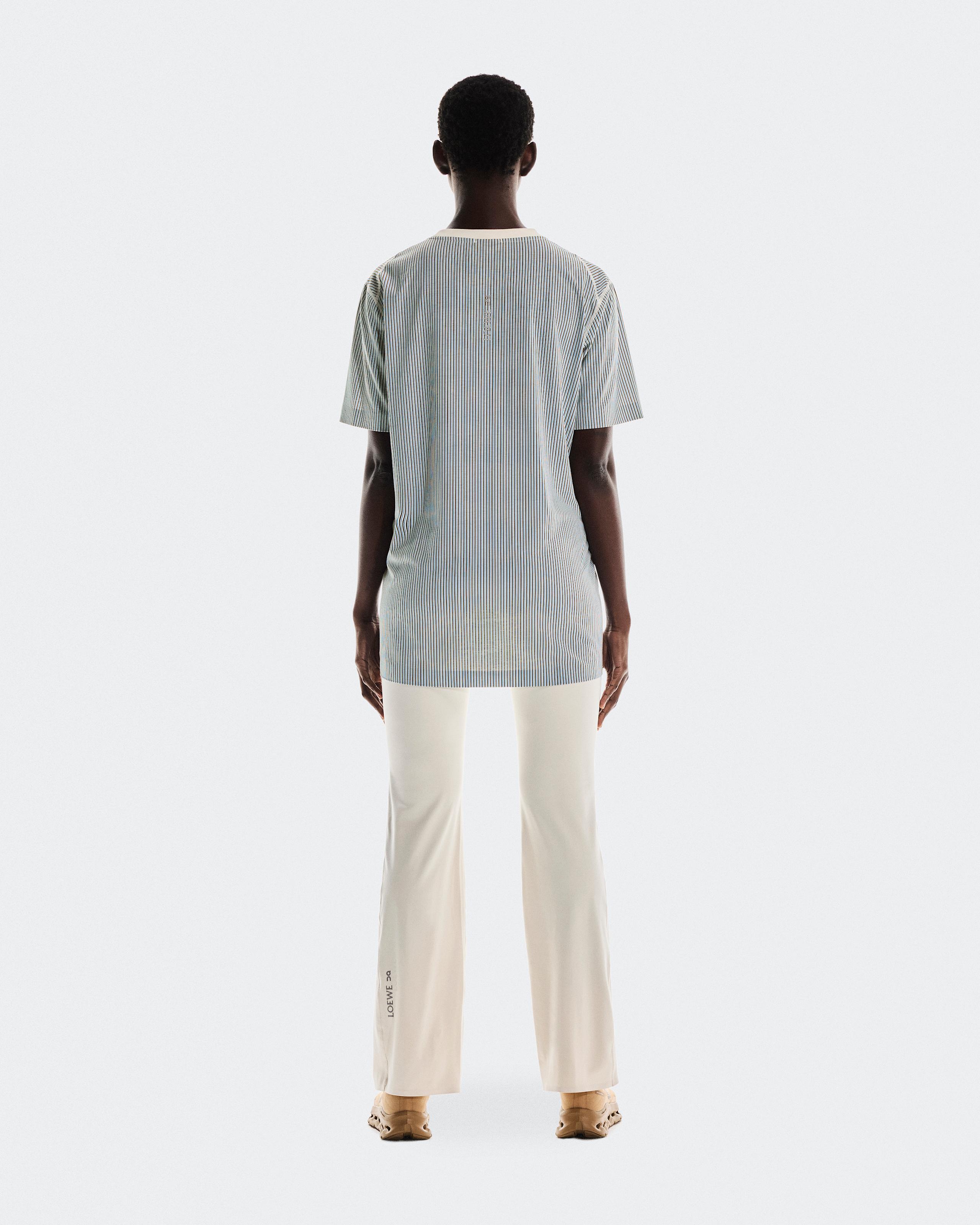 Футболка унисекс On Active T-Shirt LOEWE, цвет бежевый с синим (Beige / Blue) — фото 2