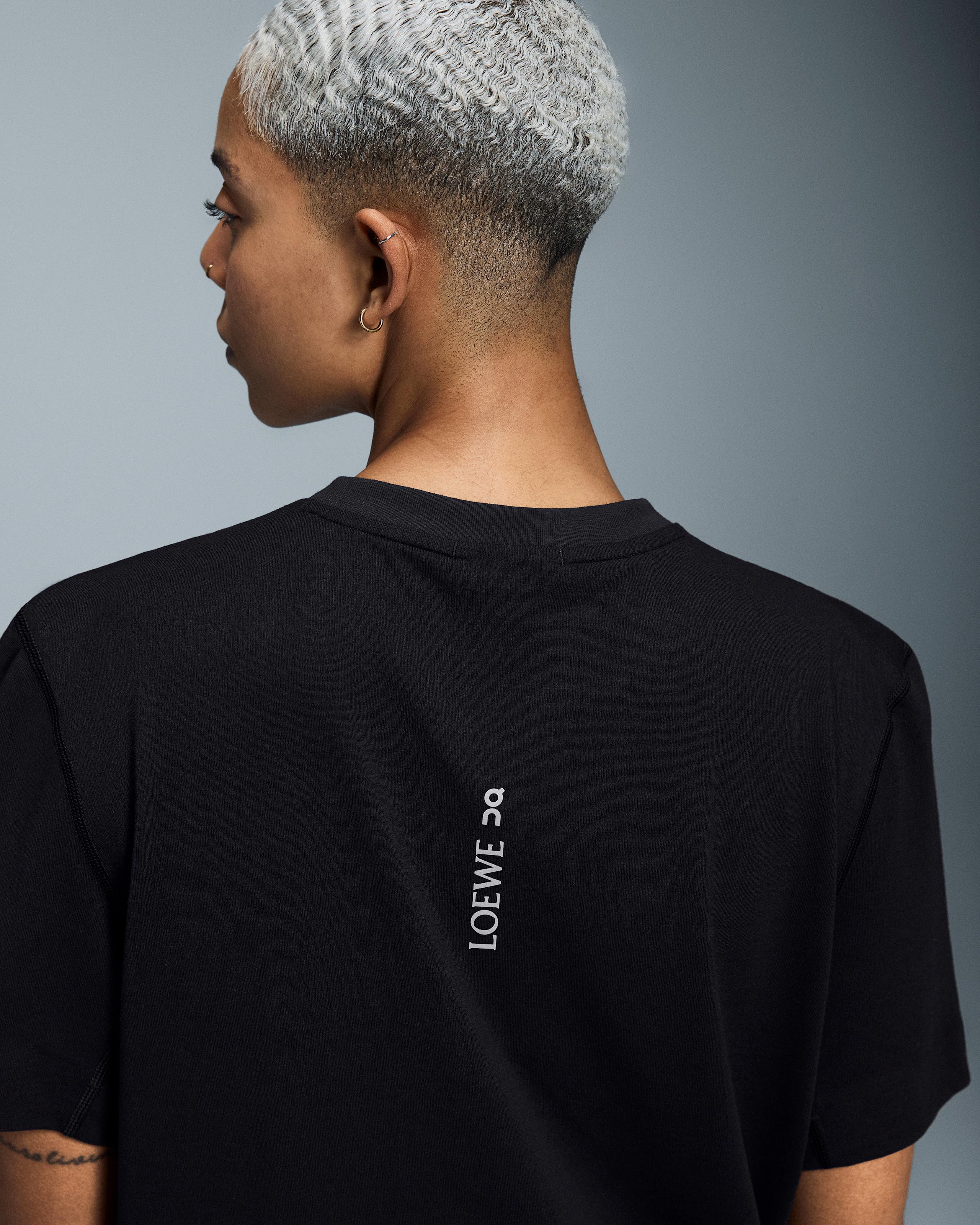 Футболка женская On Active T-Shirt LOEWE, цвет чёрный (Black) — фото 5