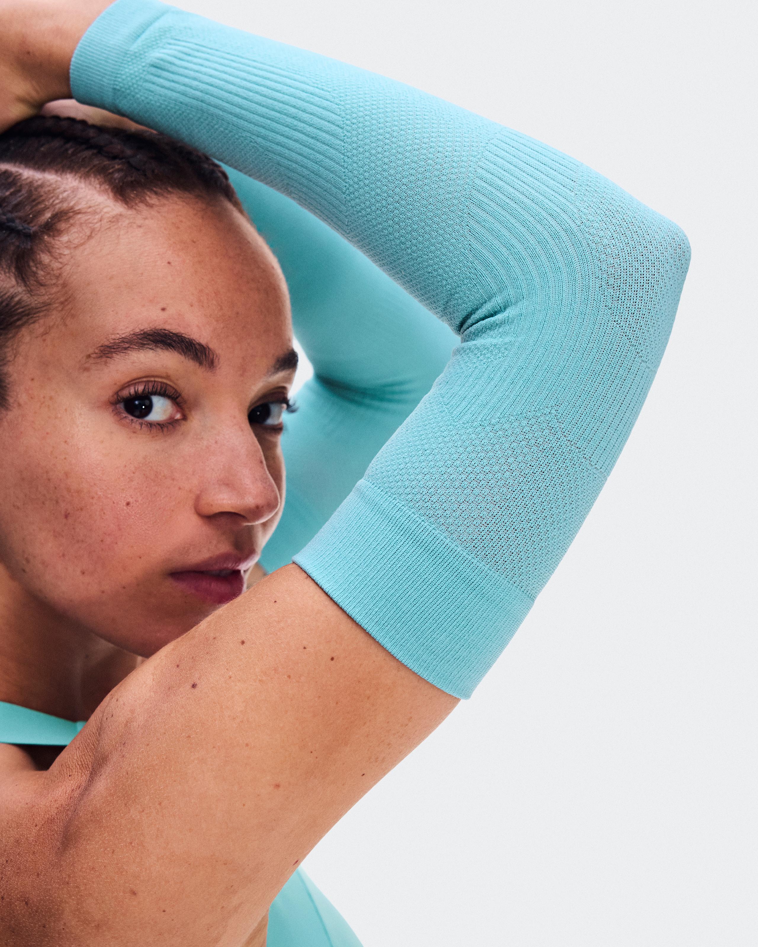 Беговые рукава Performance Arm Sleeves выбеленный серый — фото 6
