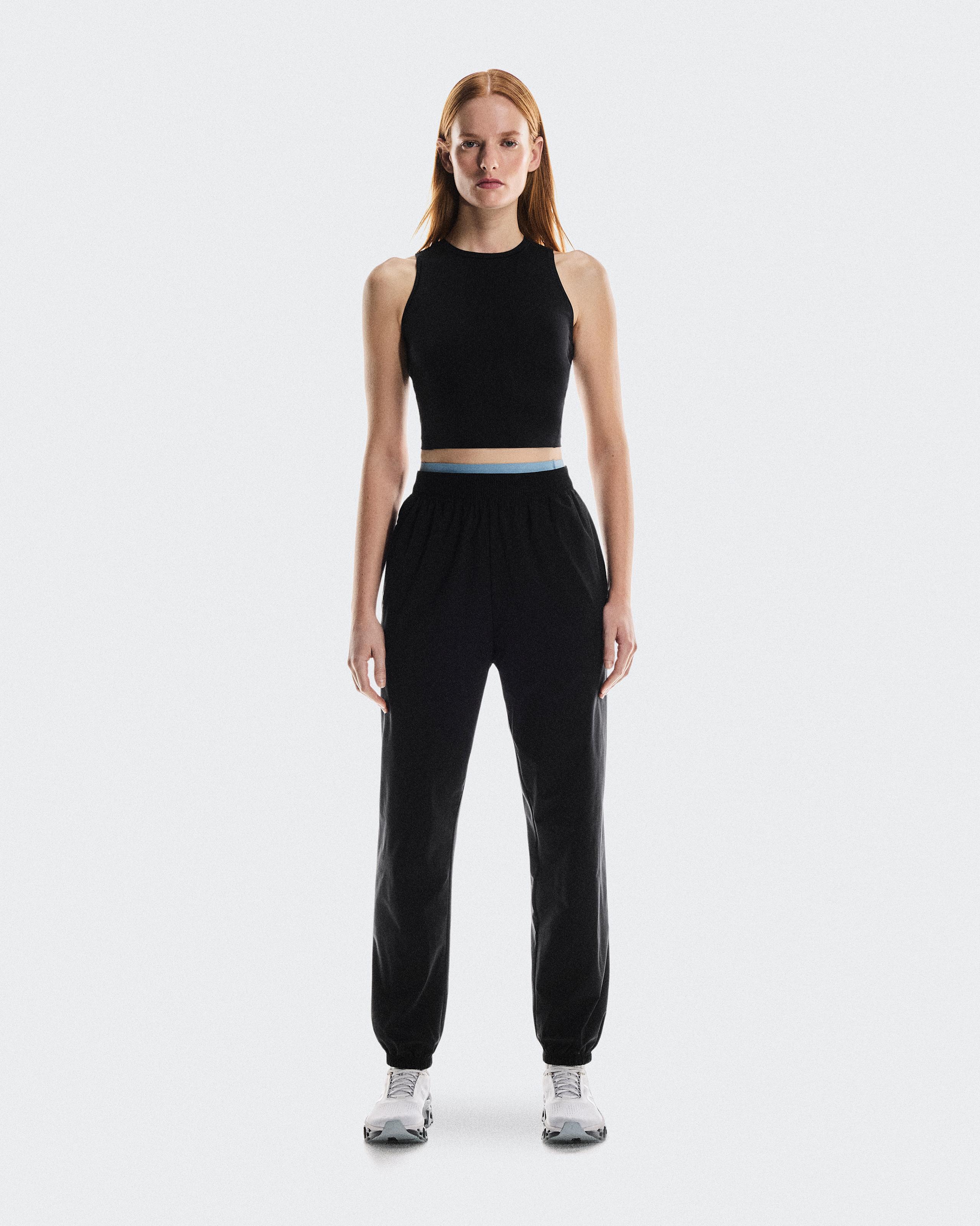Studio Crop Black
