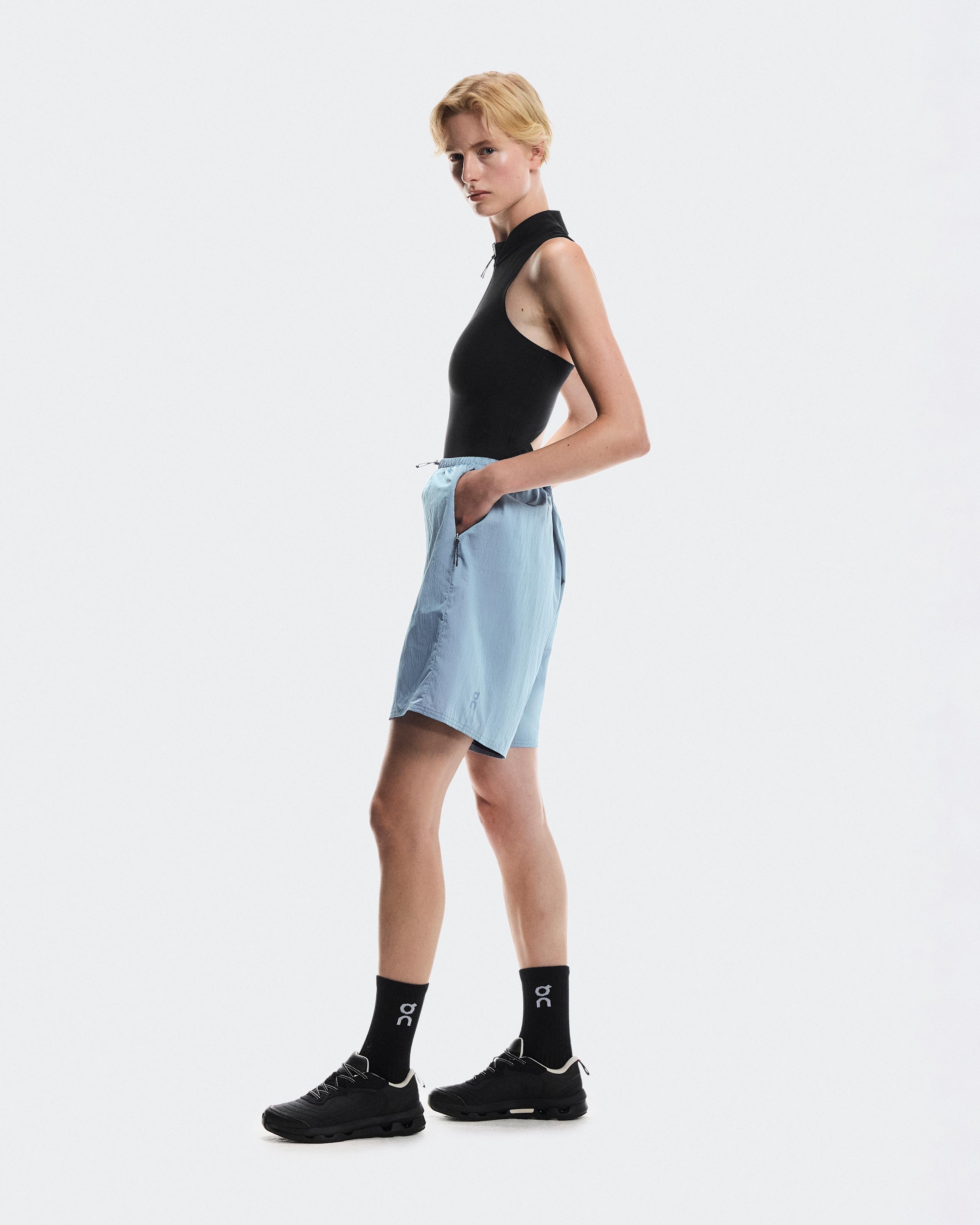 Женские шорты On Track Shorts, Arctic / Pink — фото 3