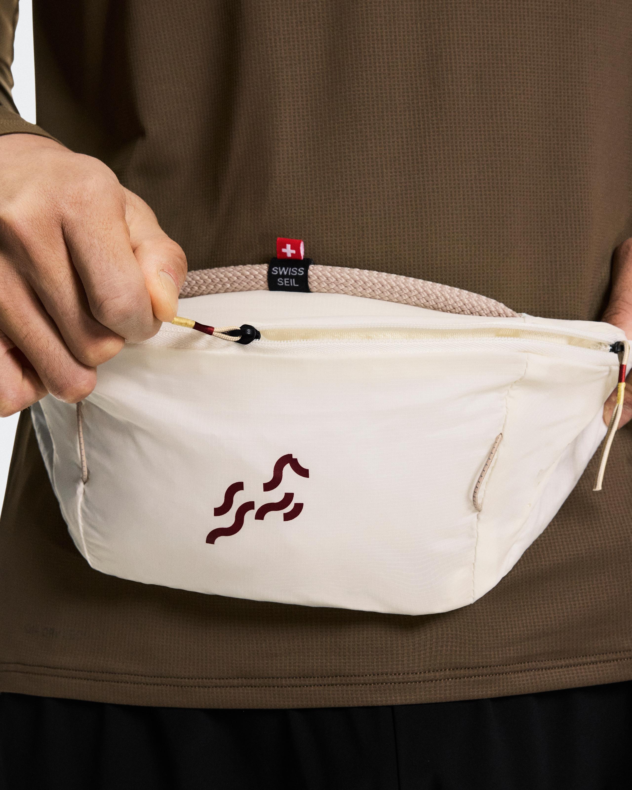 Поясная сумка Waist Pack 2L Lite Year of the Horse, айвори — фото 5