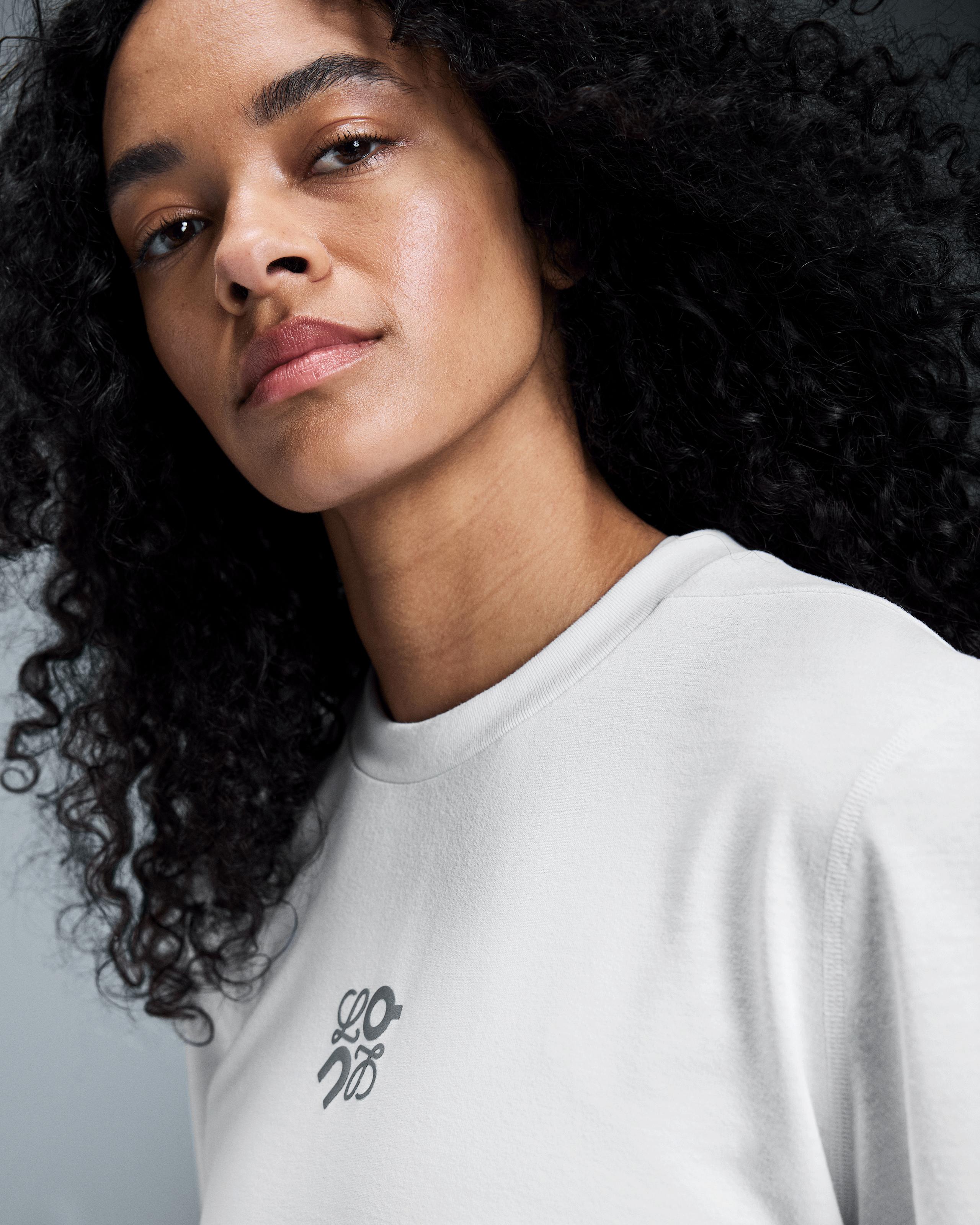 Футболка женская On Active T-Shirt LOEWE, цвет белый (White) — фото 5