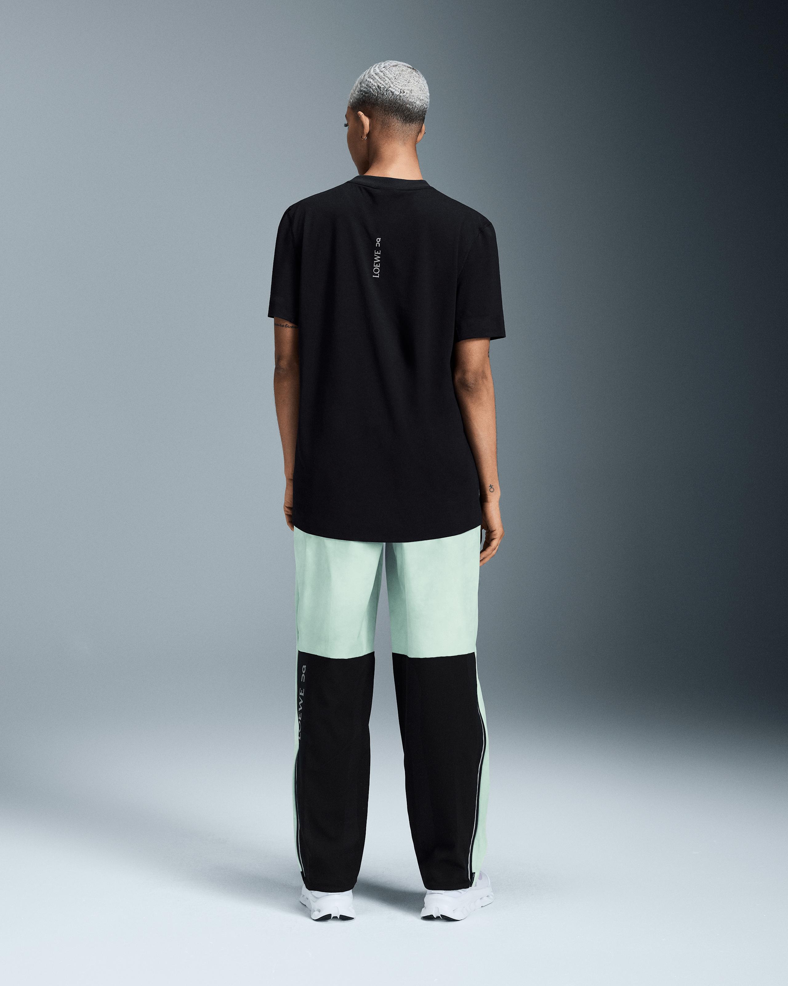 Футболка женская On Active T-Shirt LOEWE, цвет чёрный (Black) — фото 2