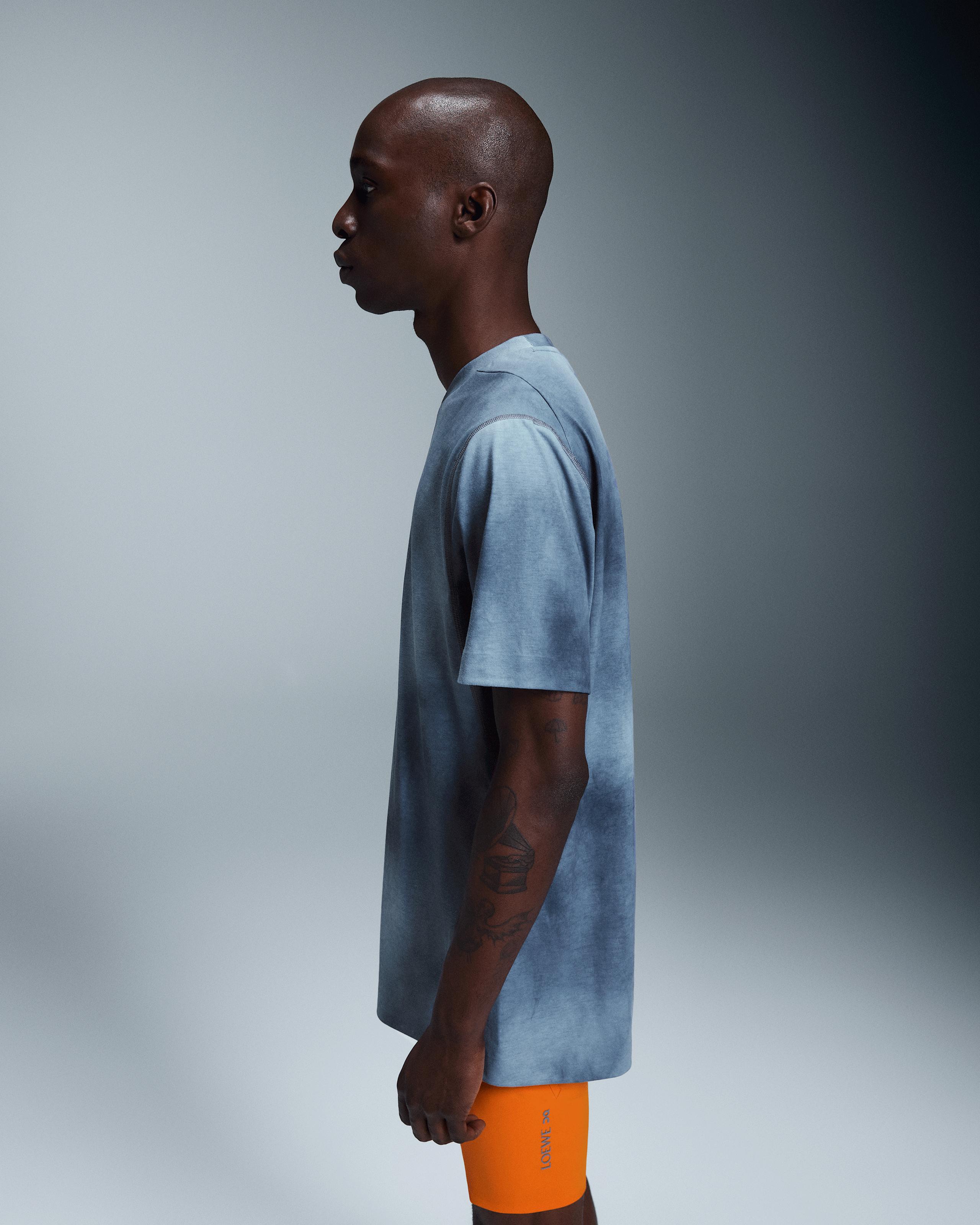 Футболка мужская On Active T-Shirt LOEWE, цвет синий мультиколор (Blue / Multicolor) — фото 4