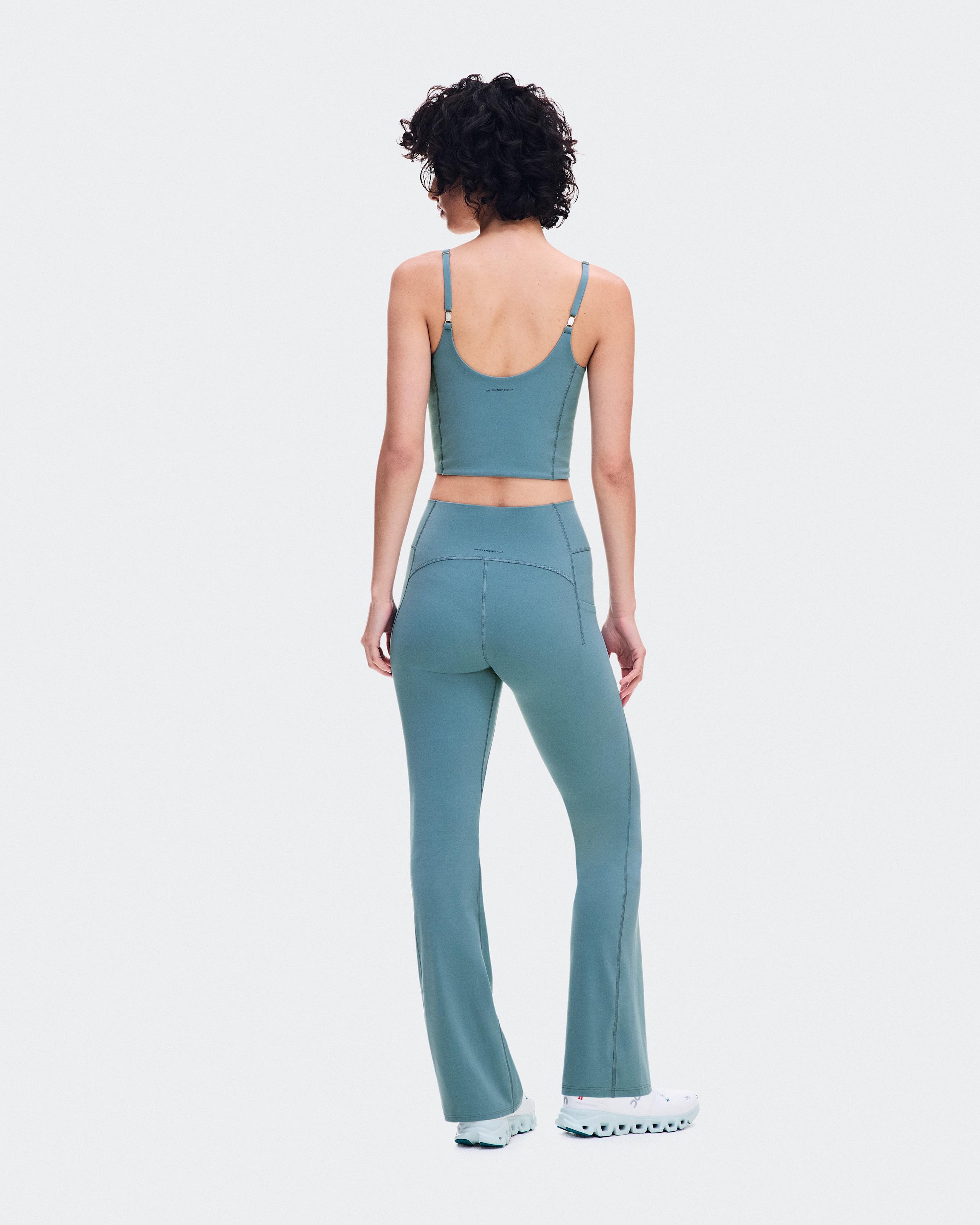 Брюки On Studio Flared Pants 30" женские, агавово-зелёные — фото 3