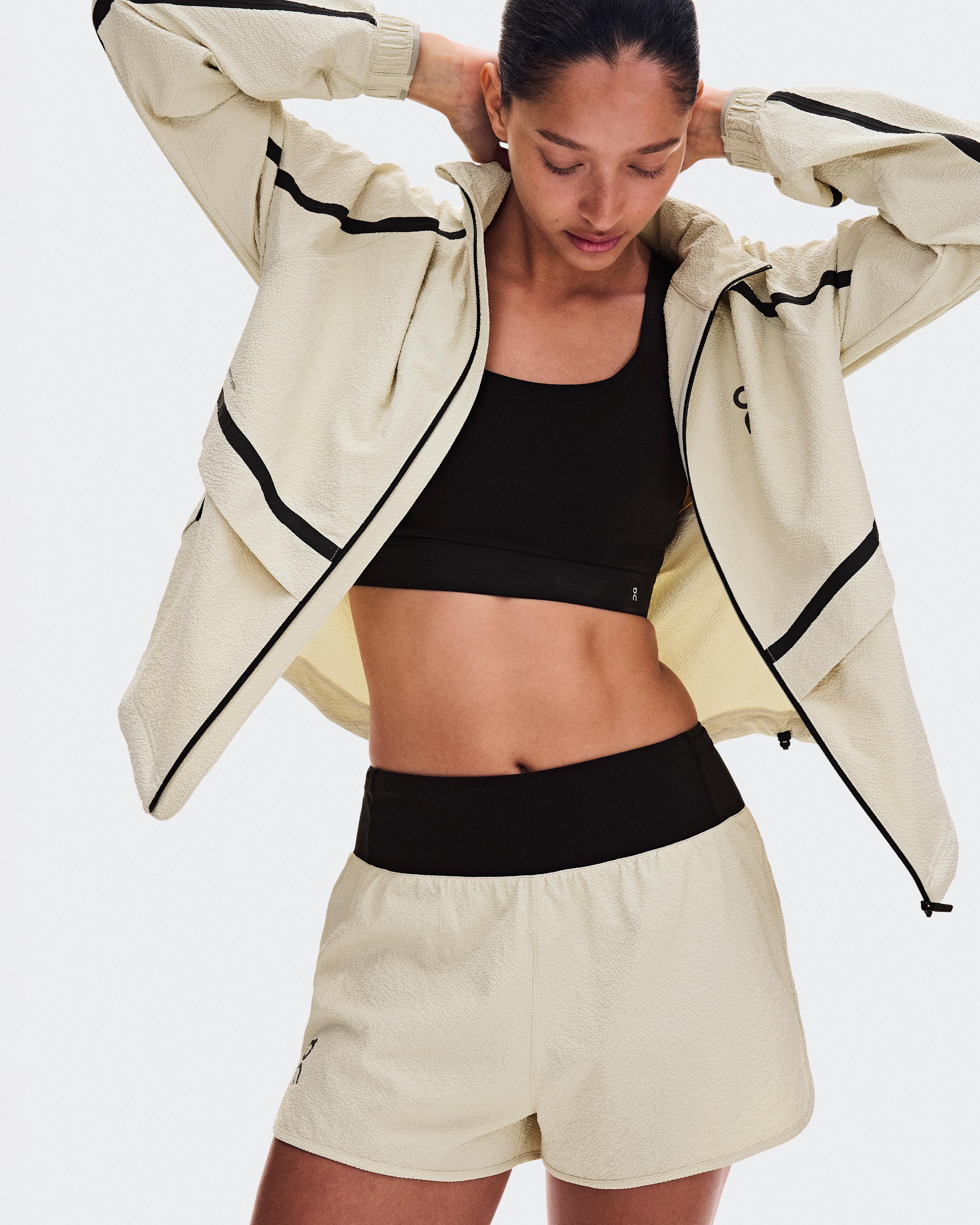 Женские шорты On Performance Volt Shorts Hare — фото 7