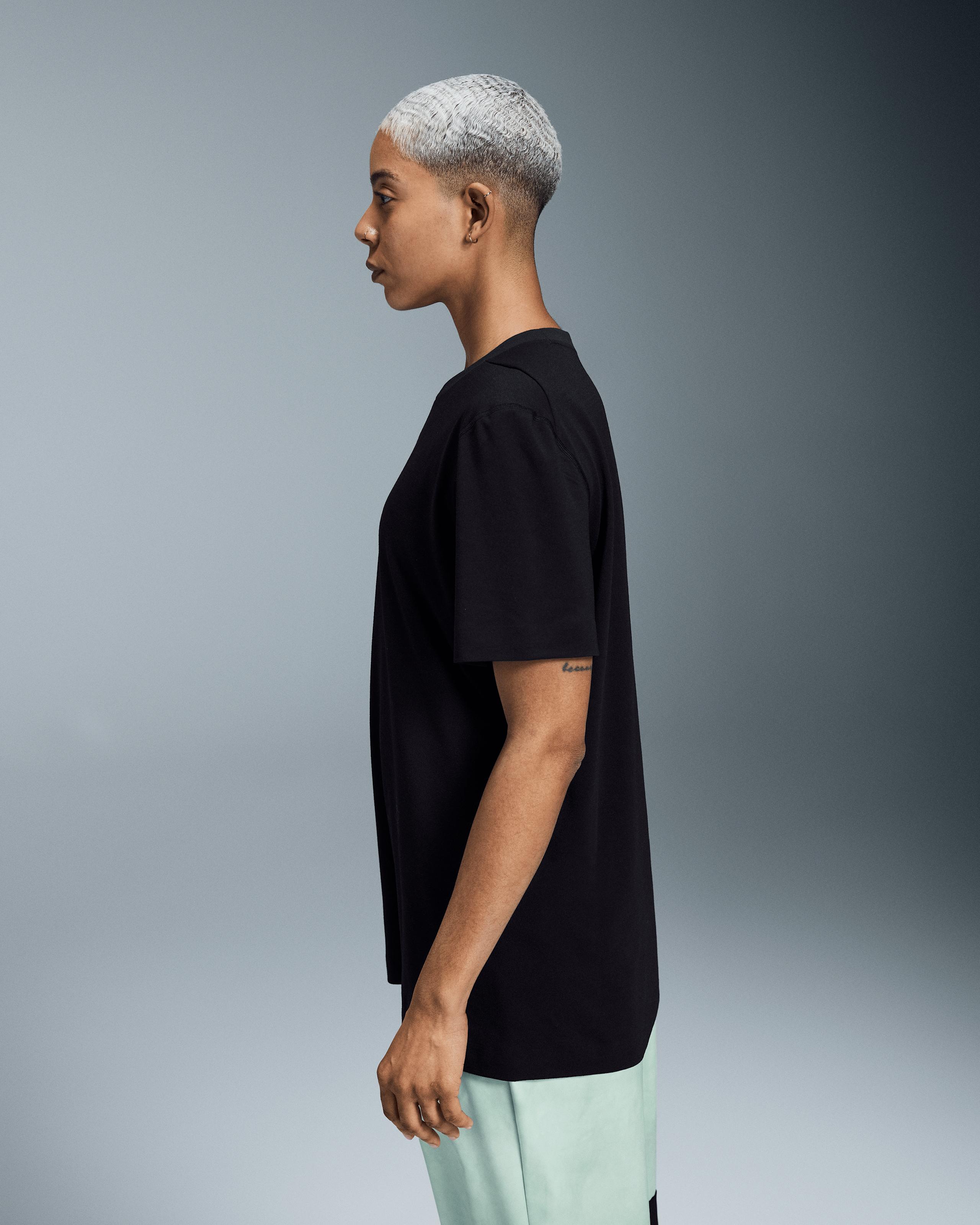 Футболка женская On Active T-Shirt LOEWE, цвет чёрный (Black) — фото 4