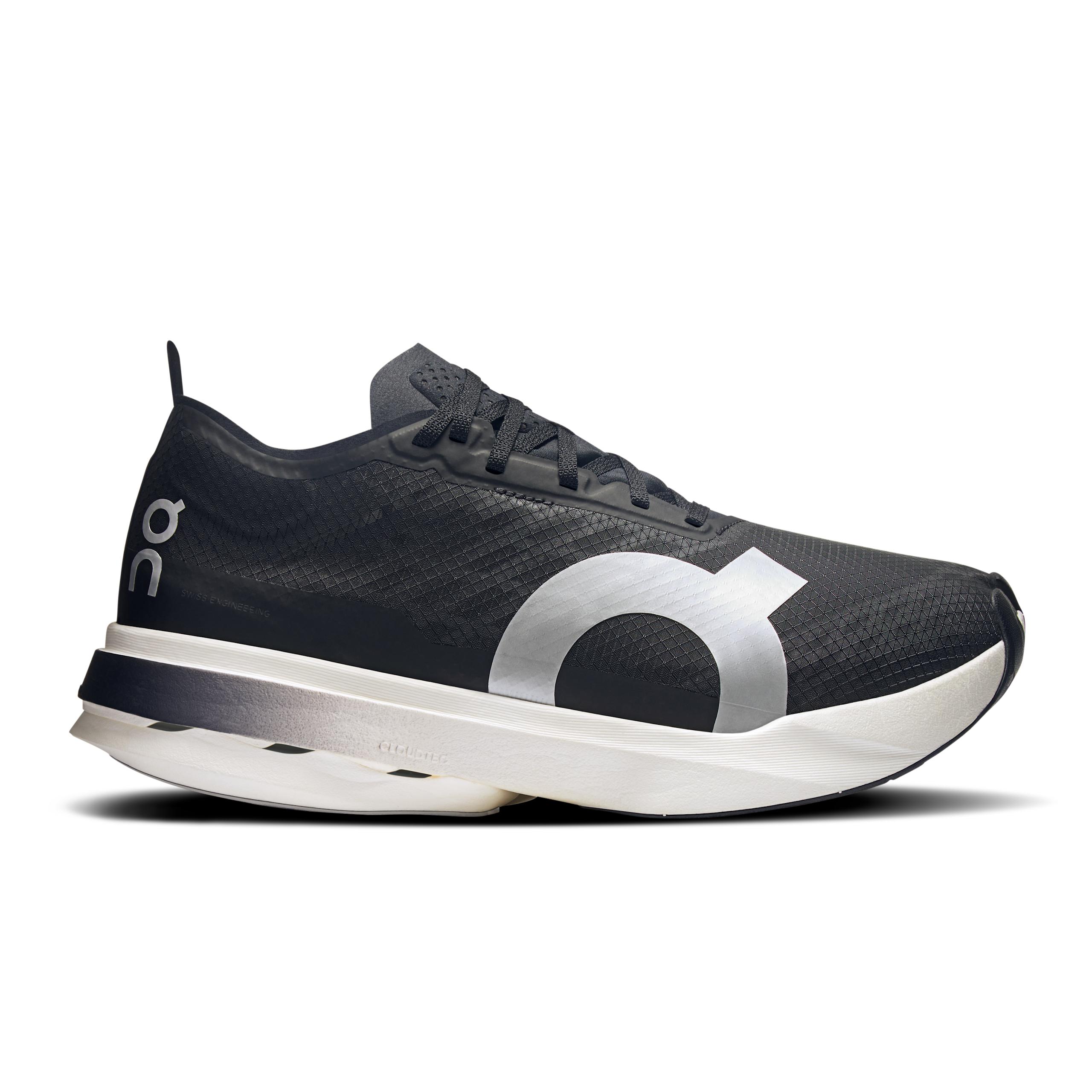 Cloudboom Strike Black | White