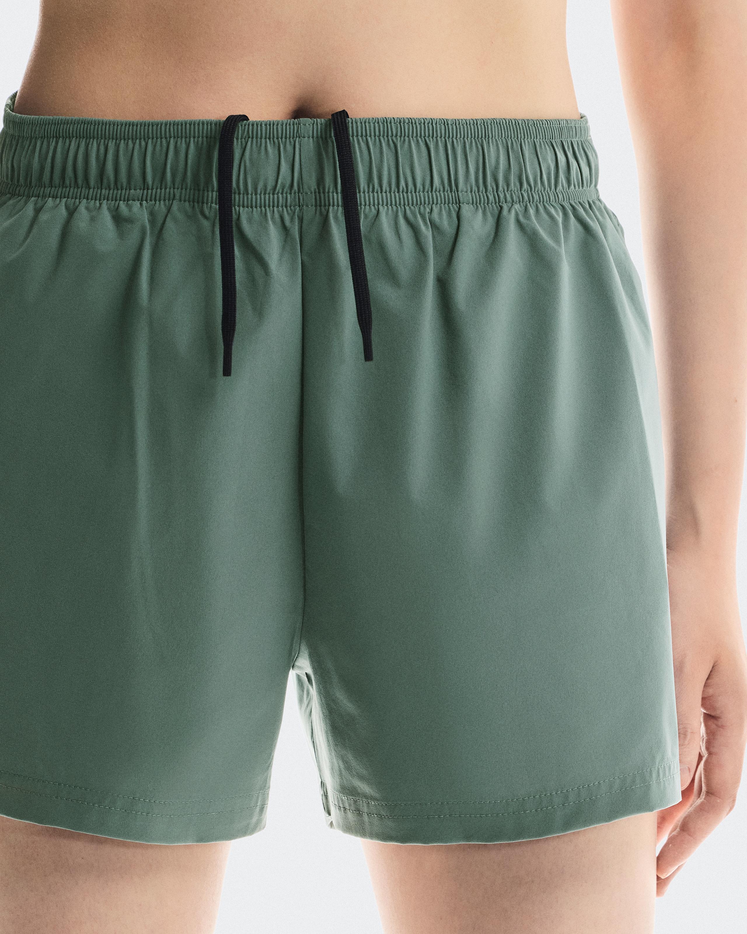 Женские шорты 3" Core Shorts, цвет Olive (оливковый) — фото 4