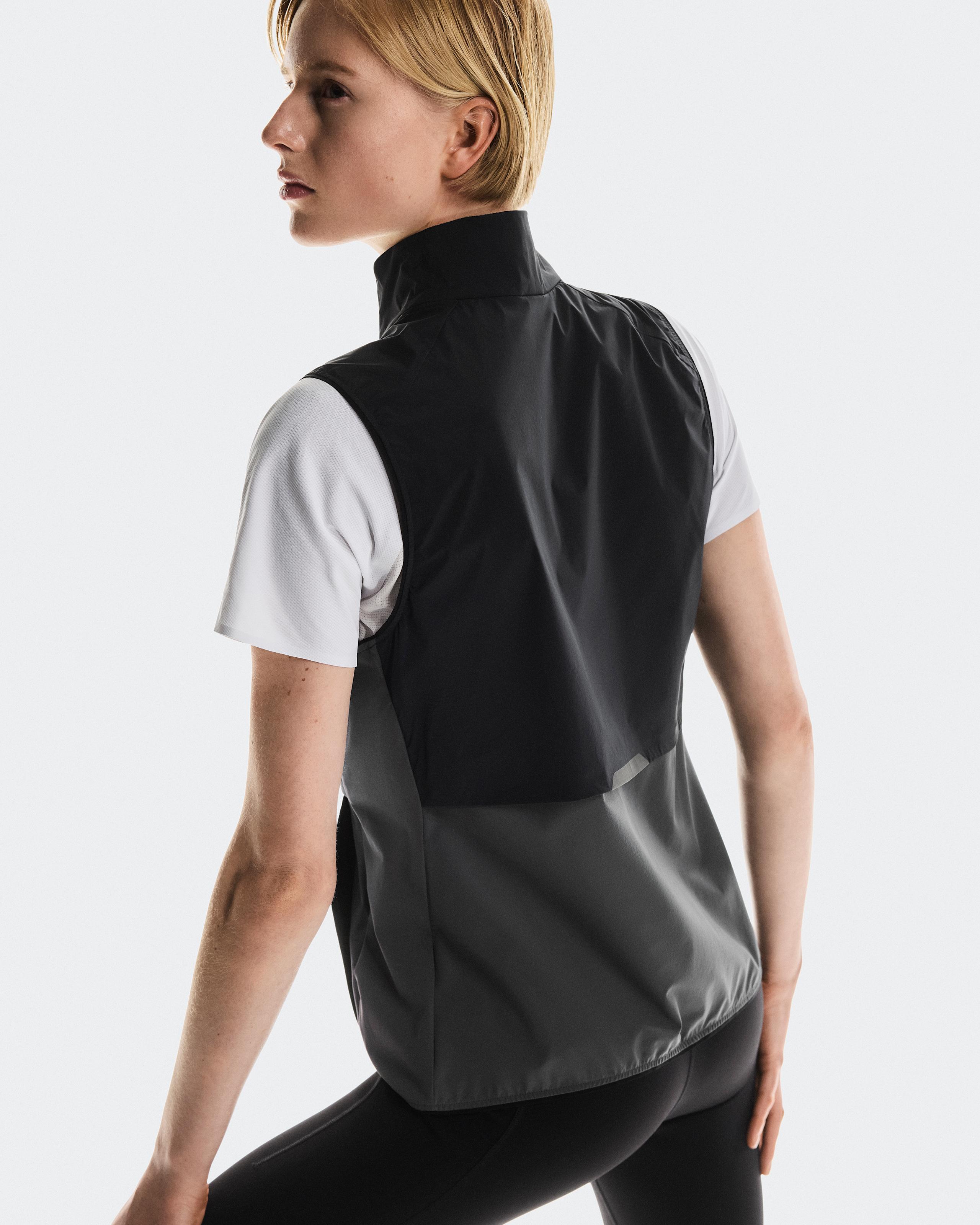 Женский жилет On Weather Vest, Black / Eclipse — фото 4