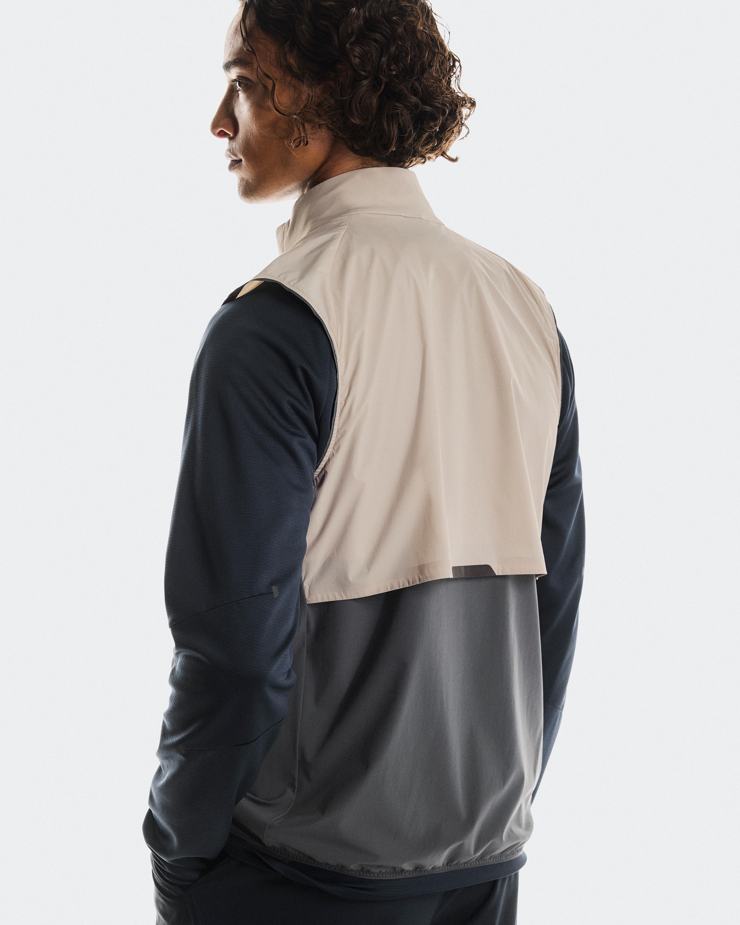 Мужской жилет On Weather Vest, Desert / Eclipse — фото 4